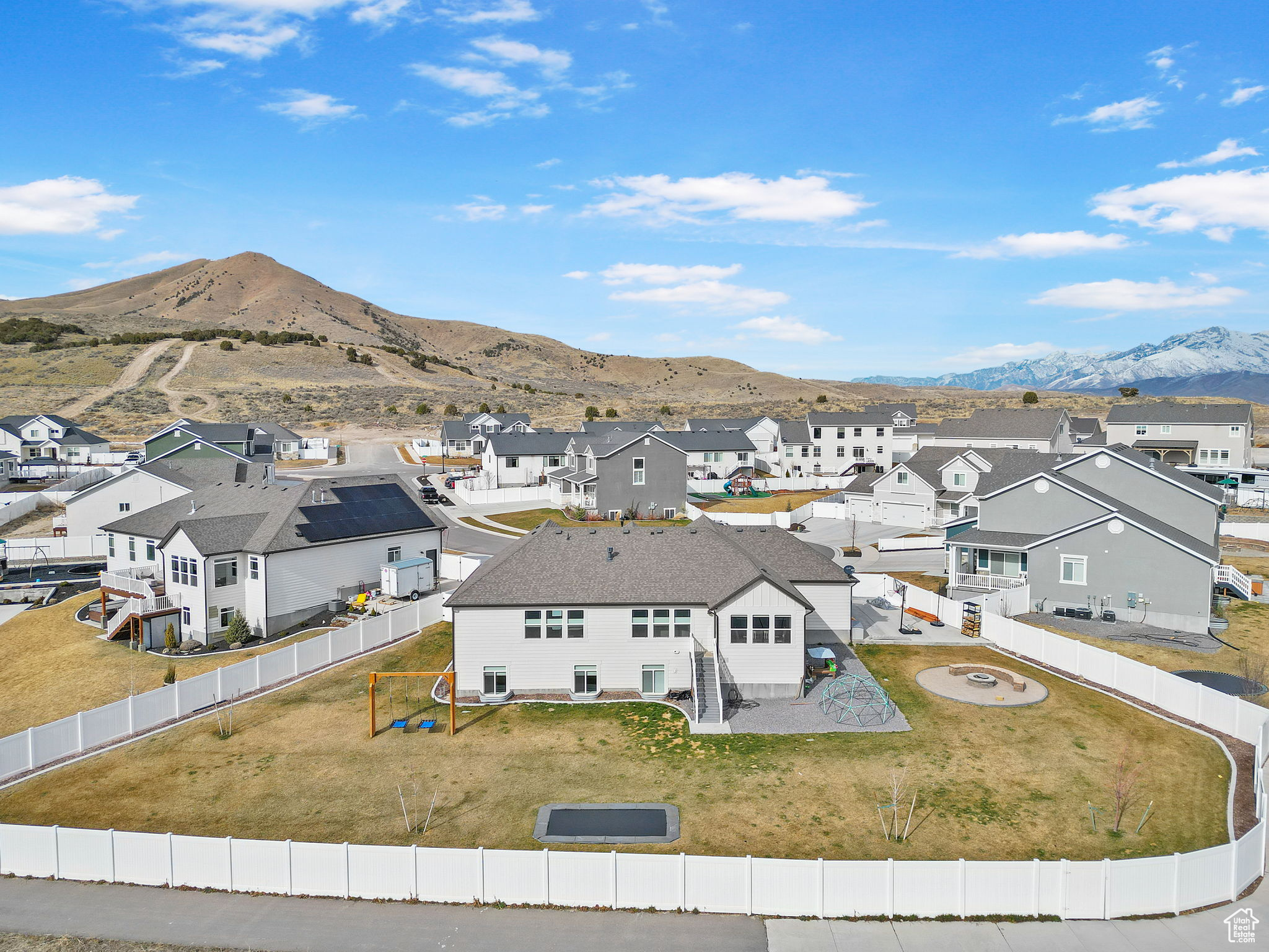 Bird's eye view featuring a mountain view and a residential view