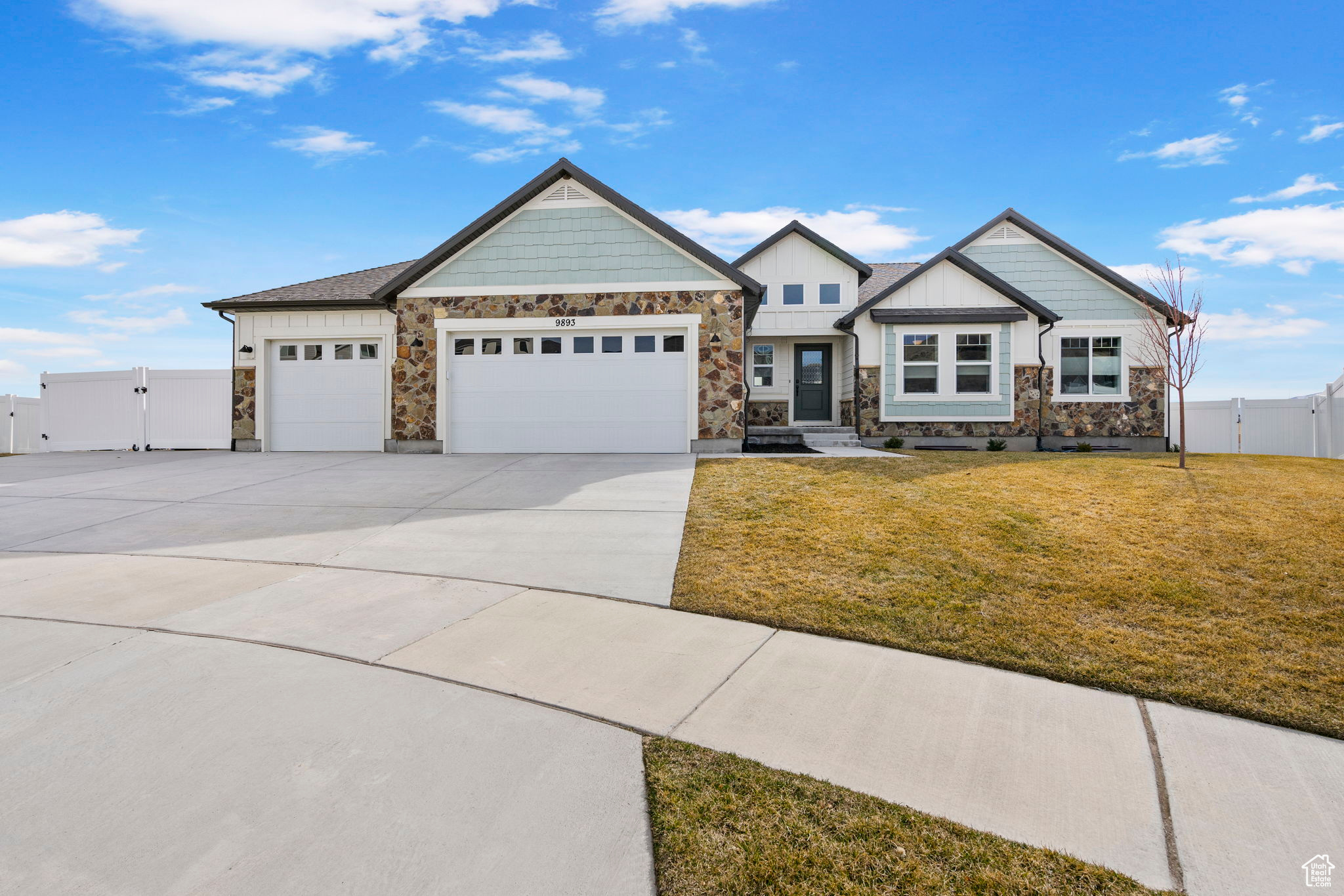View of front of house featuring fence, concrete driveway, a front yard, an attached garage, and a gate