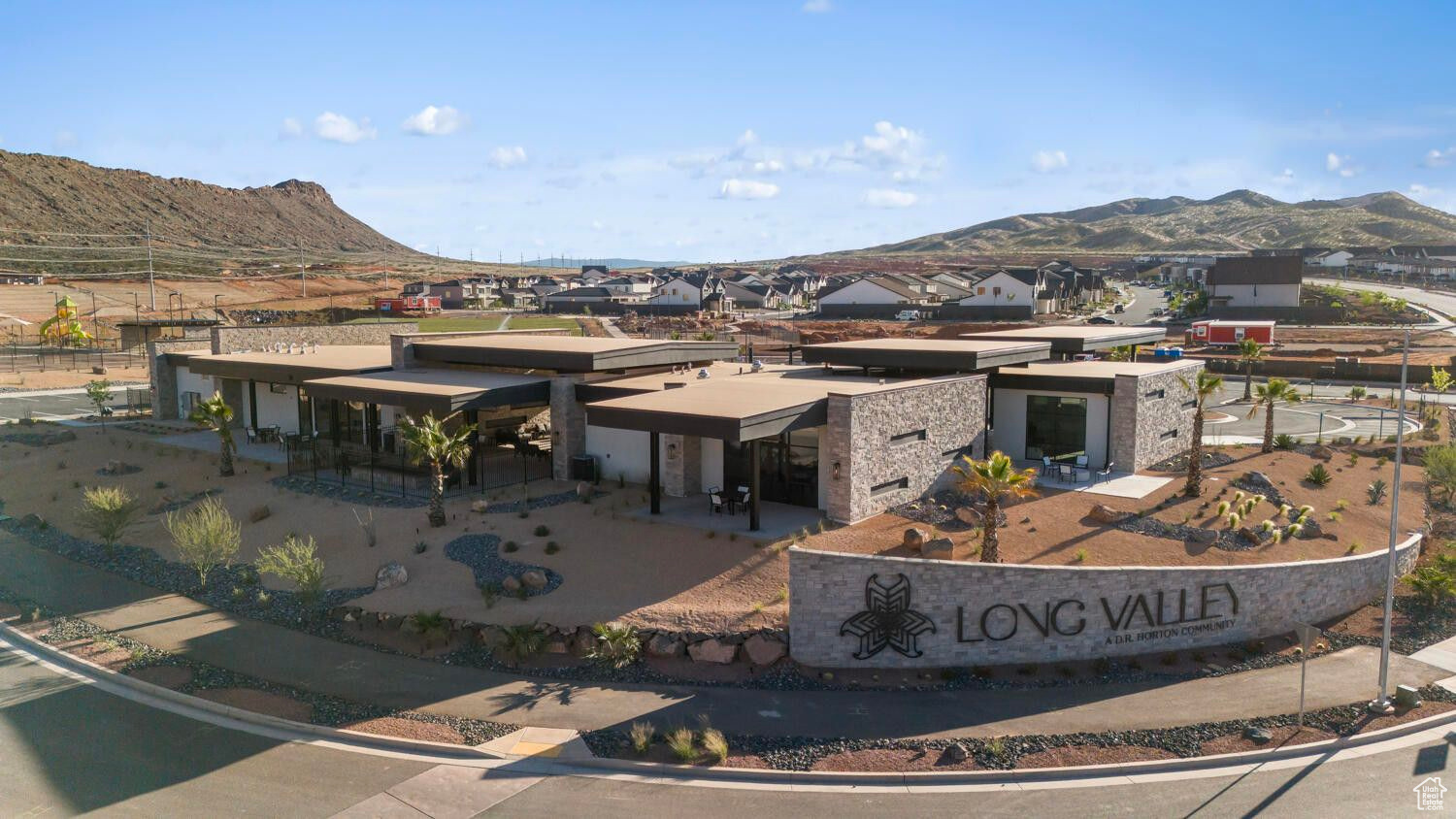 View of mountain feature featuring a residential view