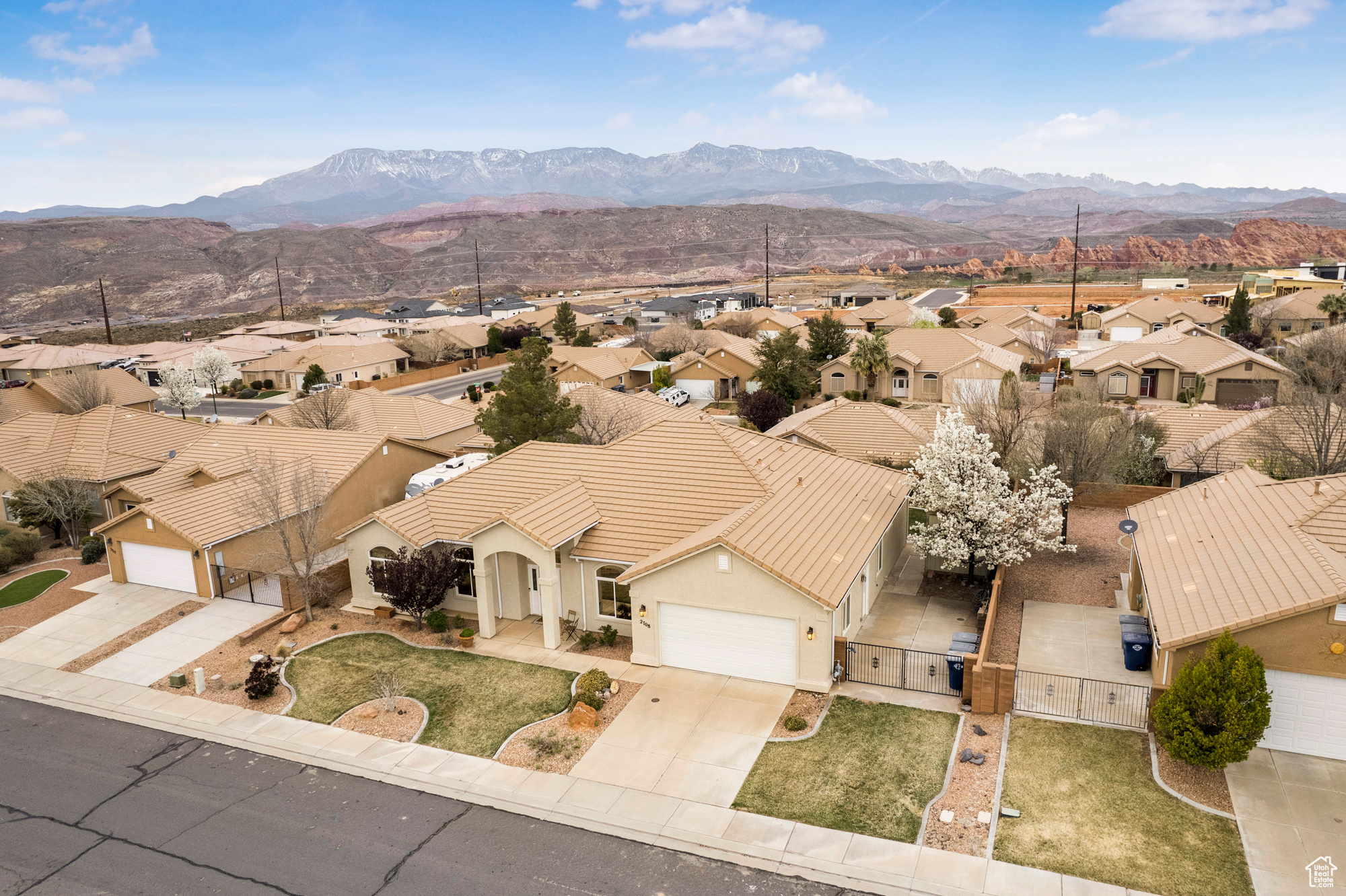 Aerial view with a mountain view and a residential view