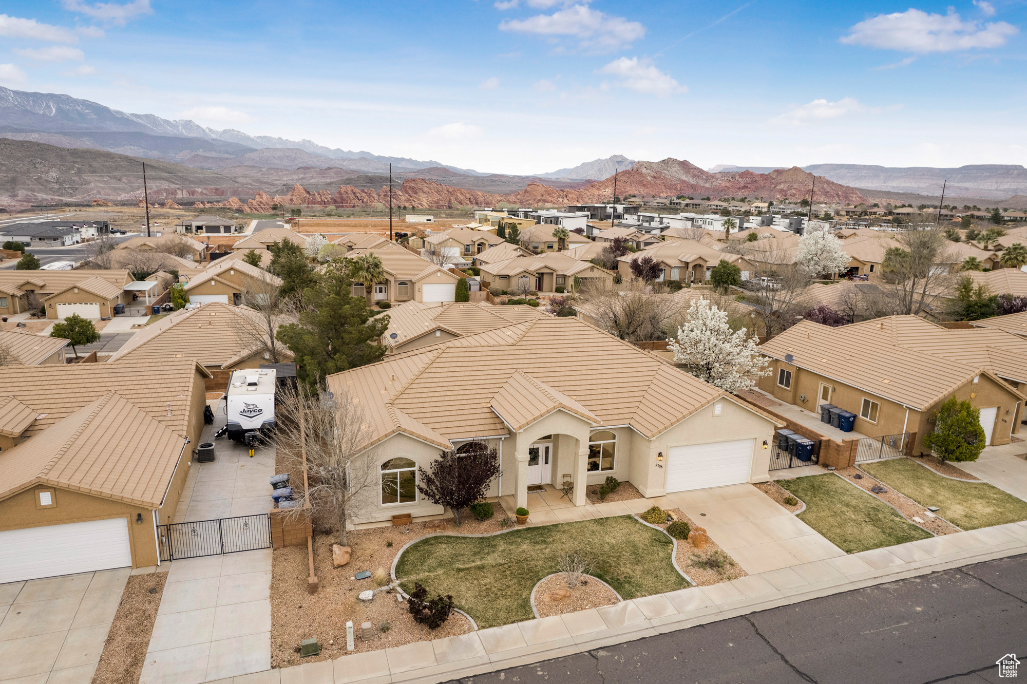 Bird's eye view with a mountain view and a residential view