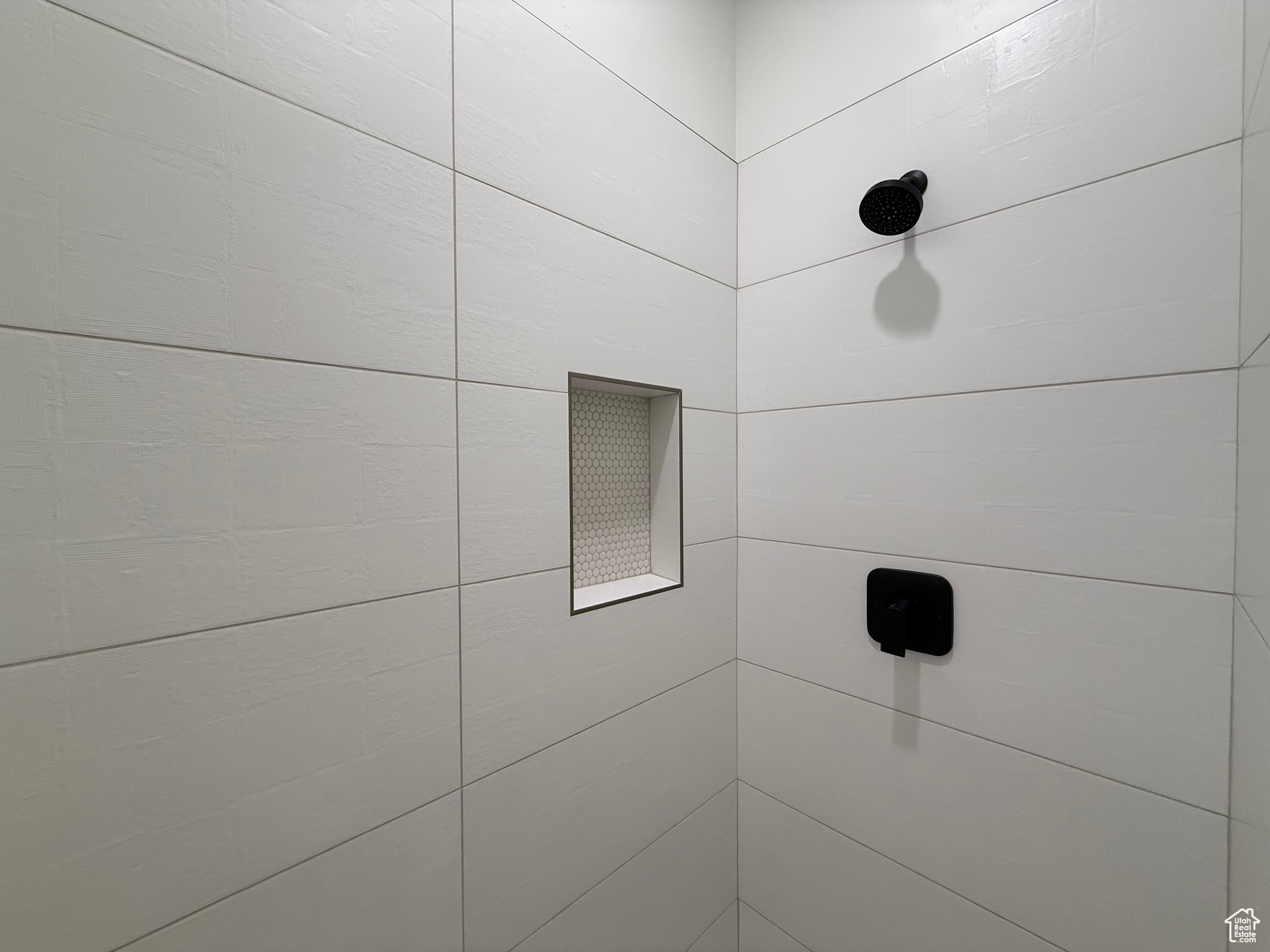 Room details with tiled shower