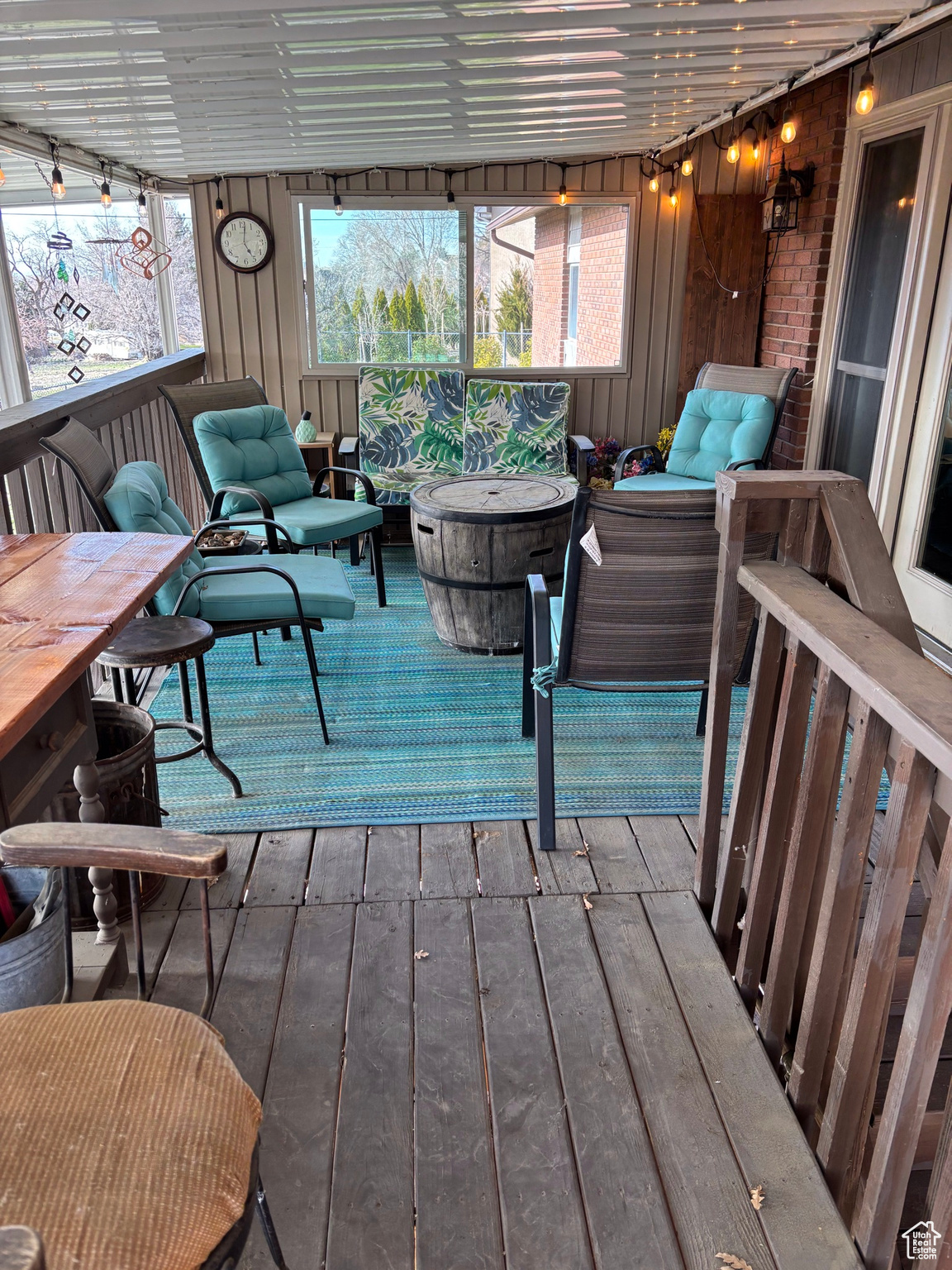 Deck with an outdoor hangout area