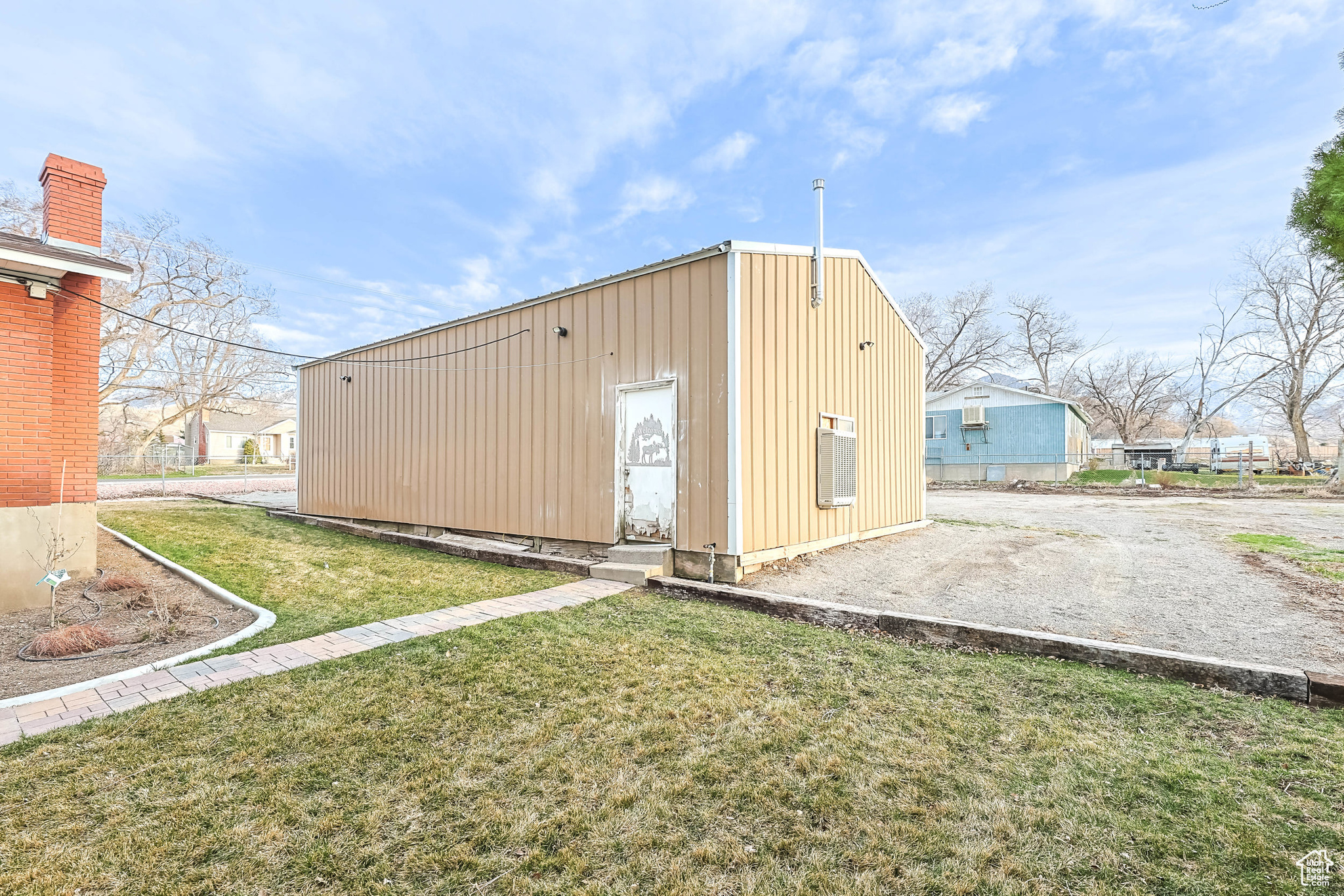 View of outbuilding with driveway