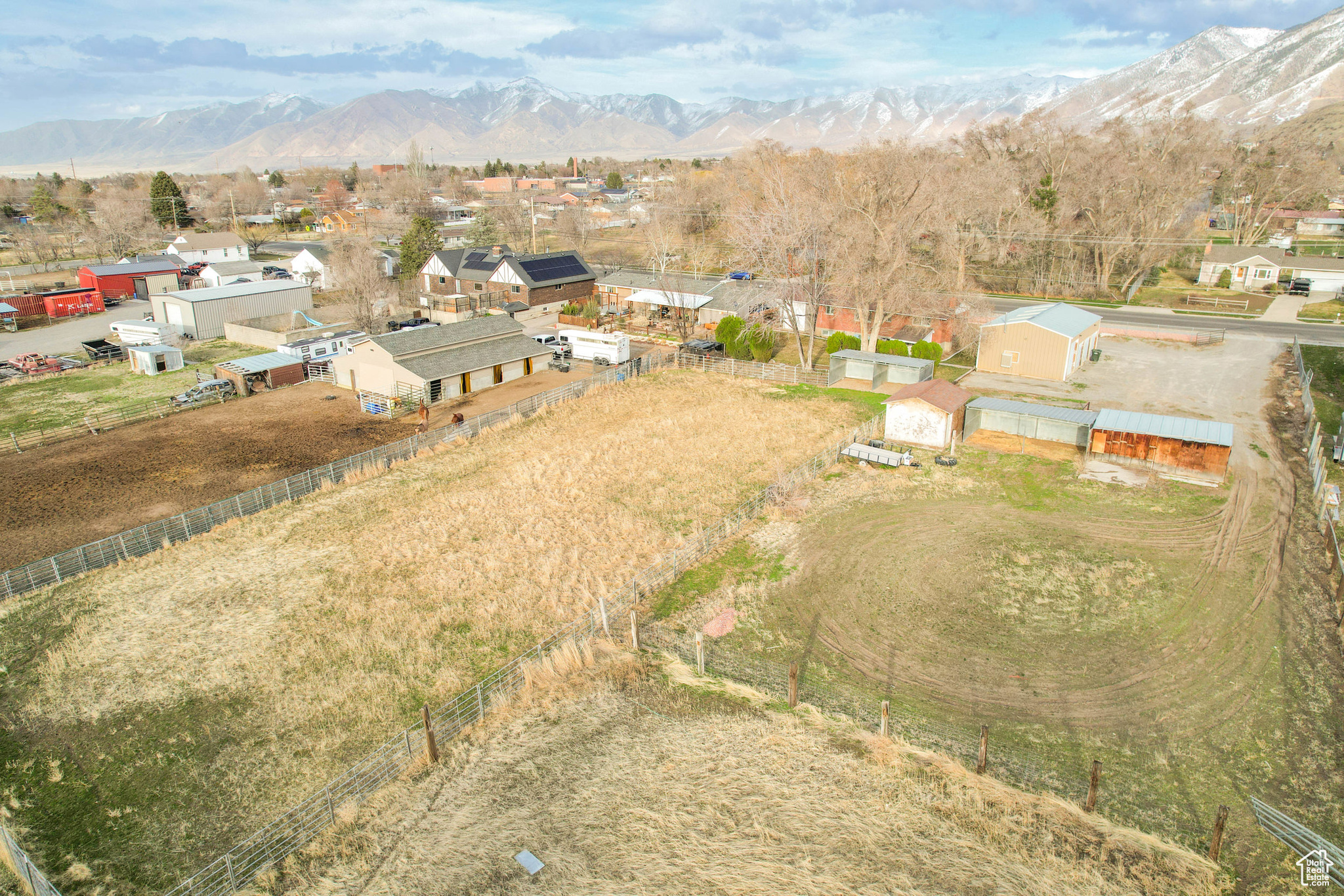 Drone / aerial view featuring a mountain view