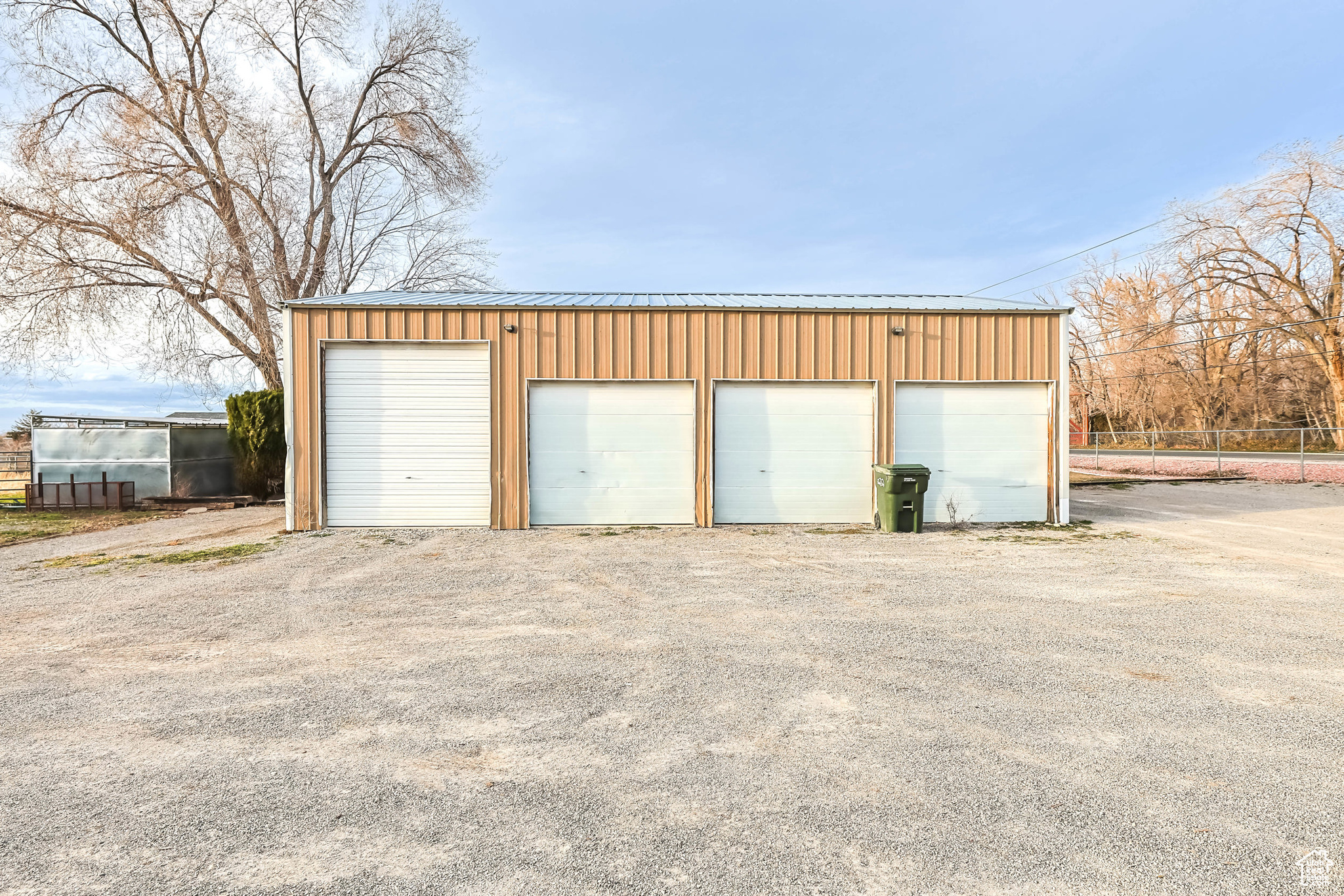 Garage featuring fence