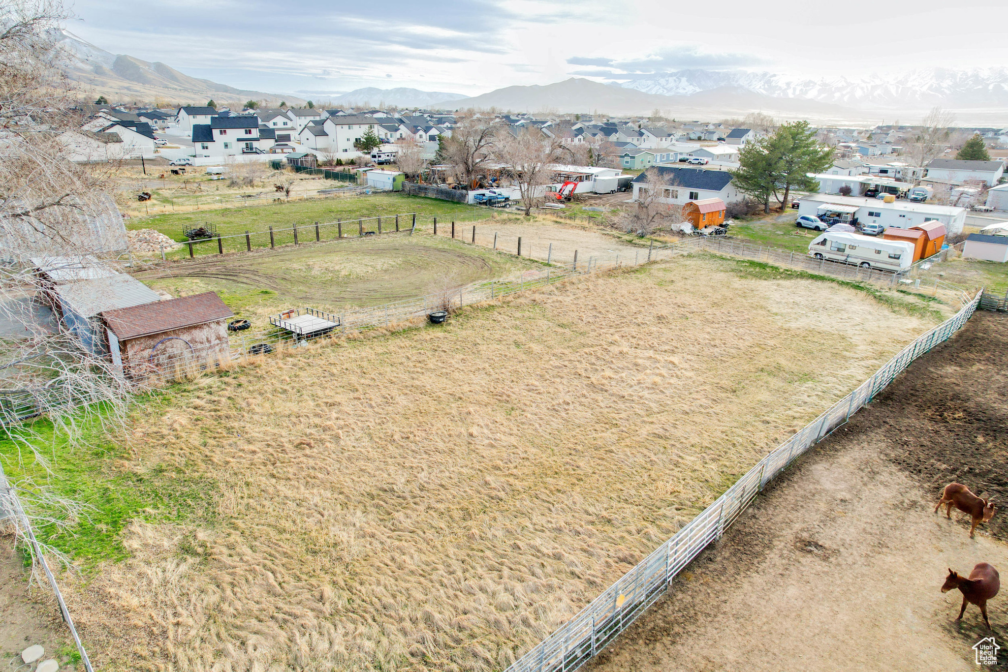 Aerial view with a residential view and a mountain view