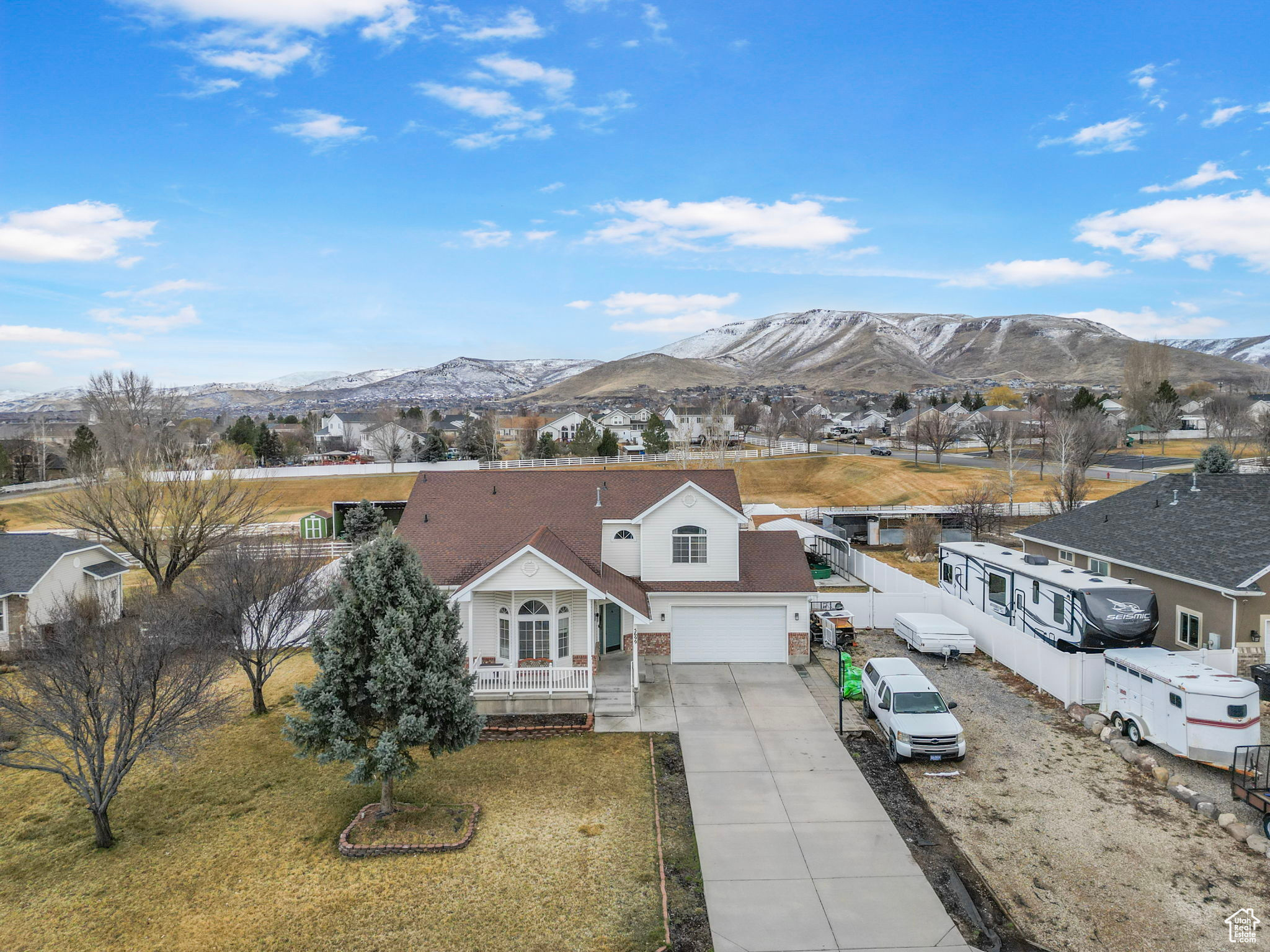 Birds eye view of property with a mountain view