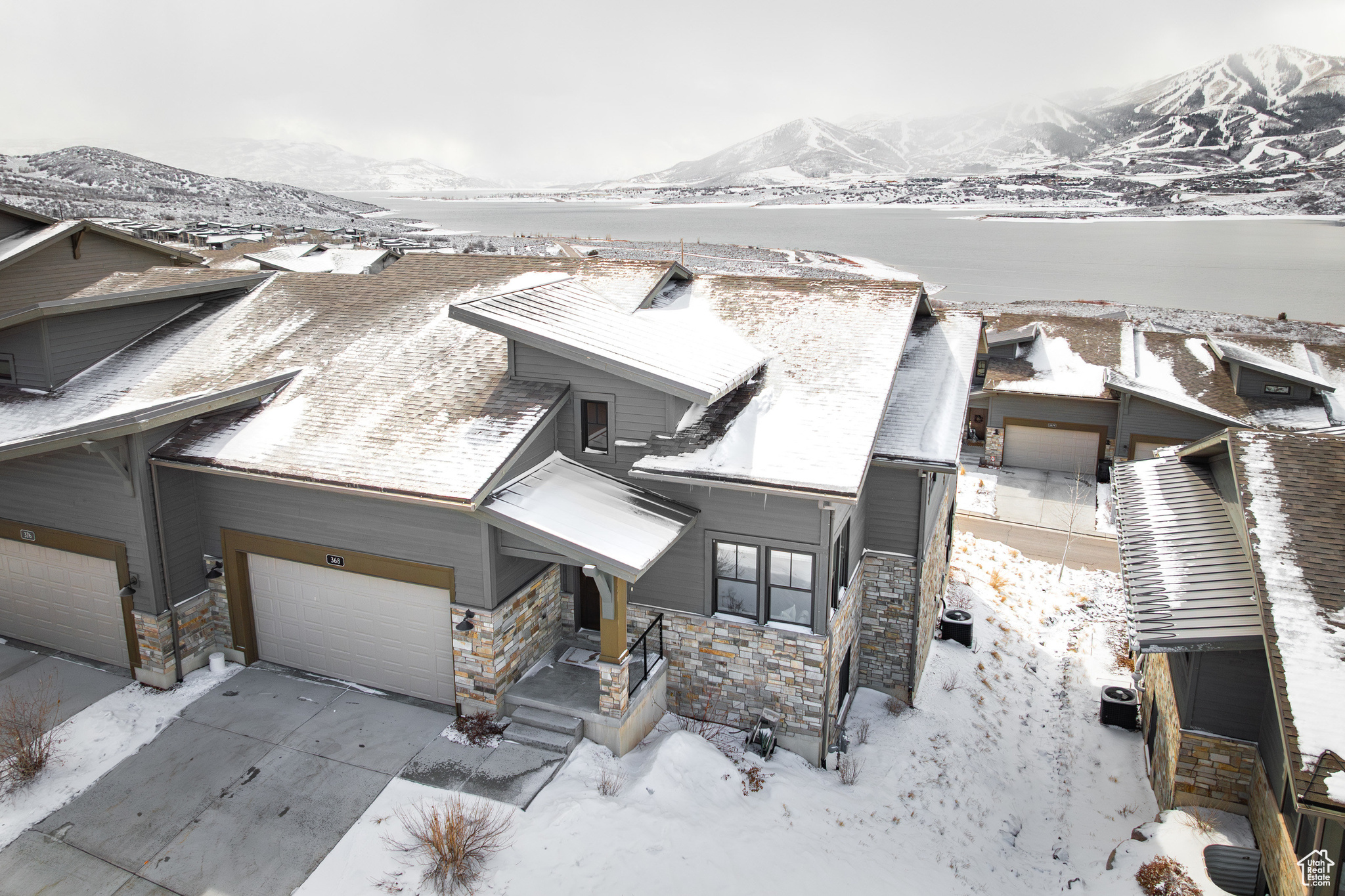 Snowy aerial view with a mountain view