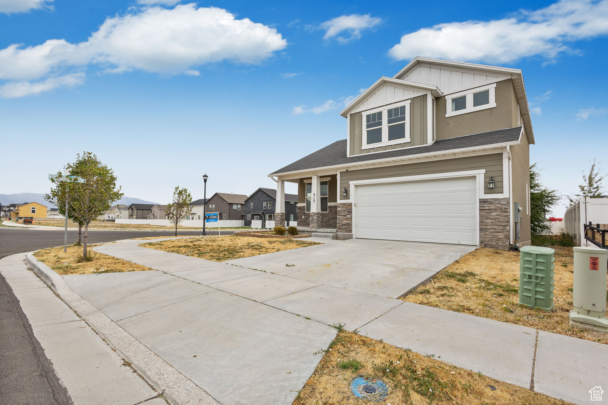 312 W SAPPHIRE DR