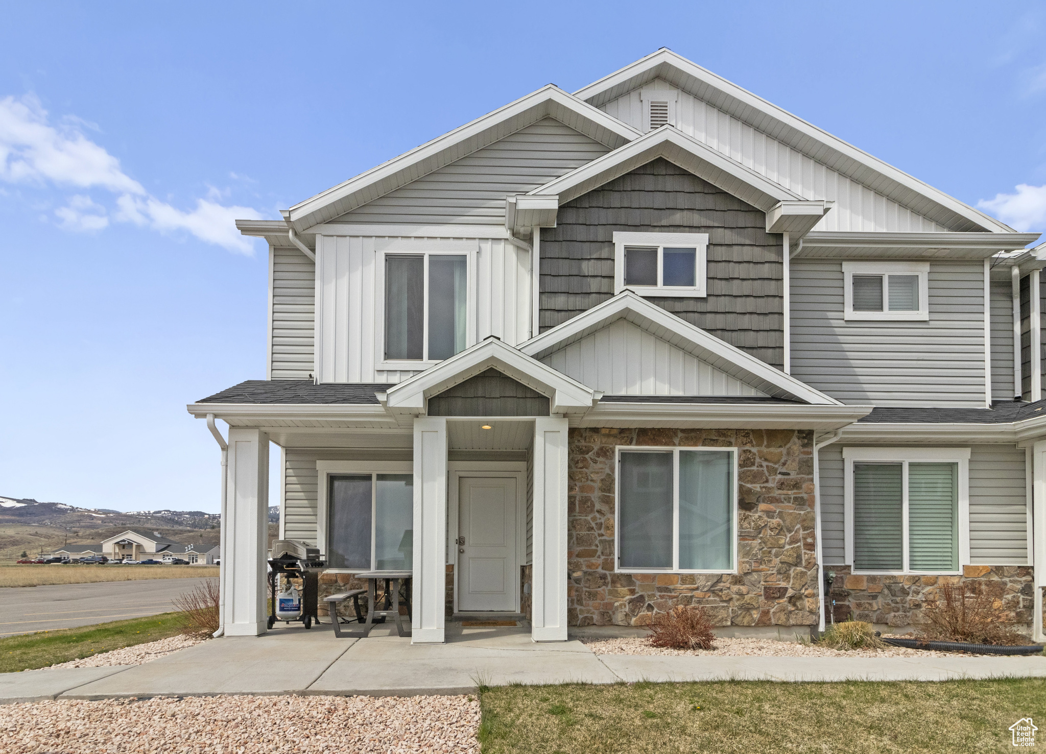 254 W SEASONS LN