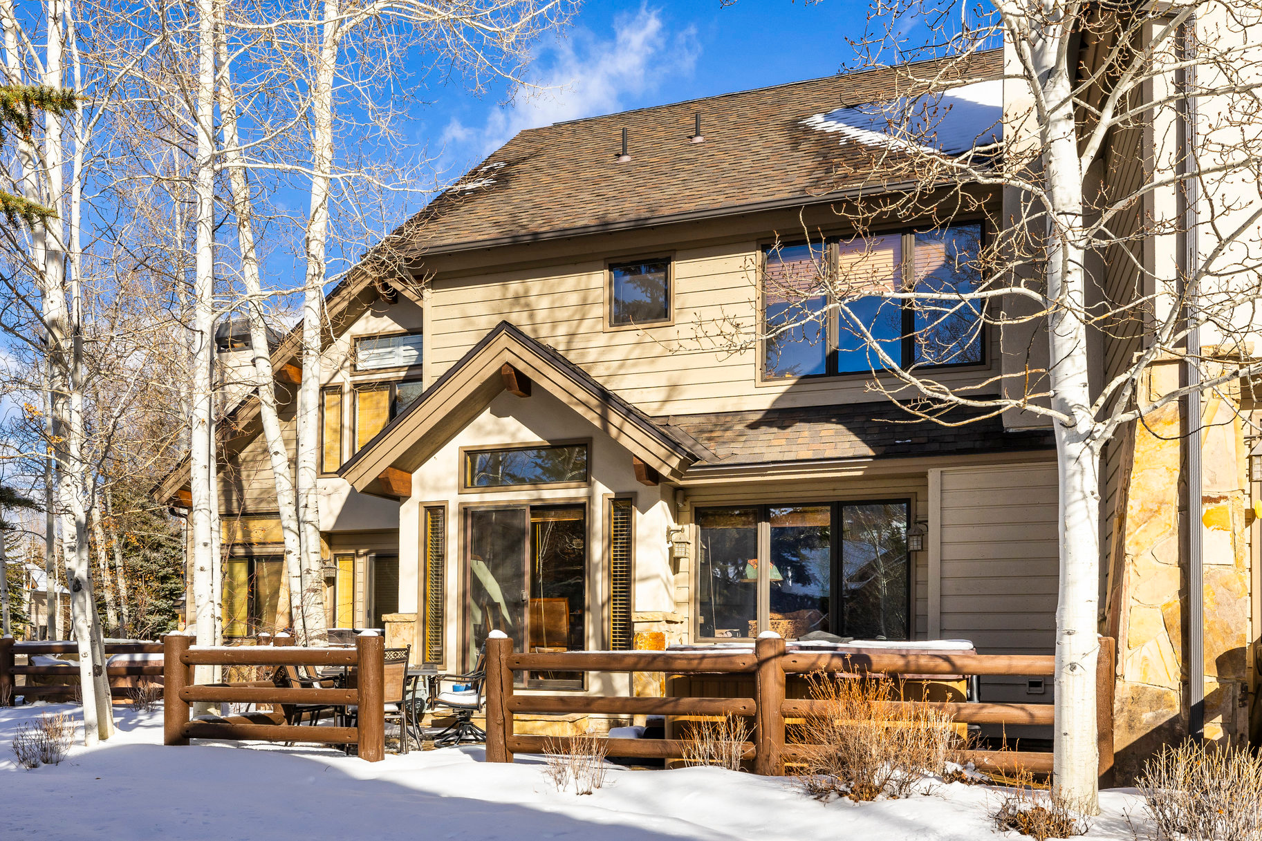 2442  DEER LAKE DR