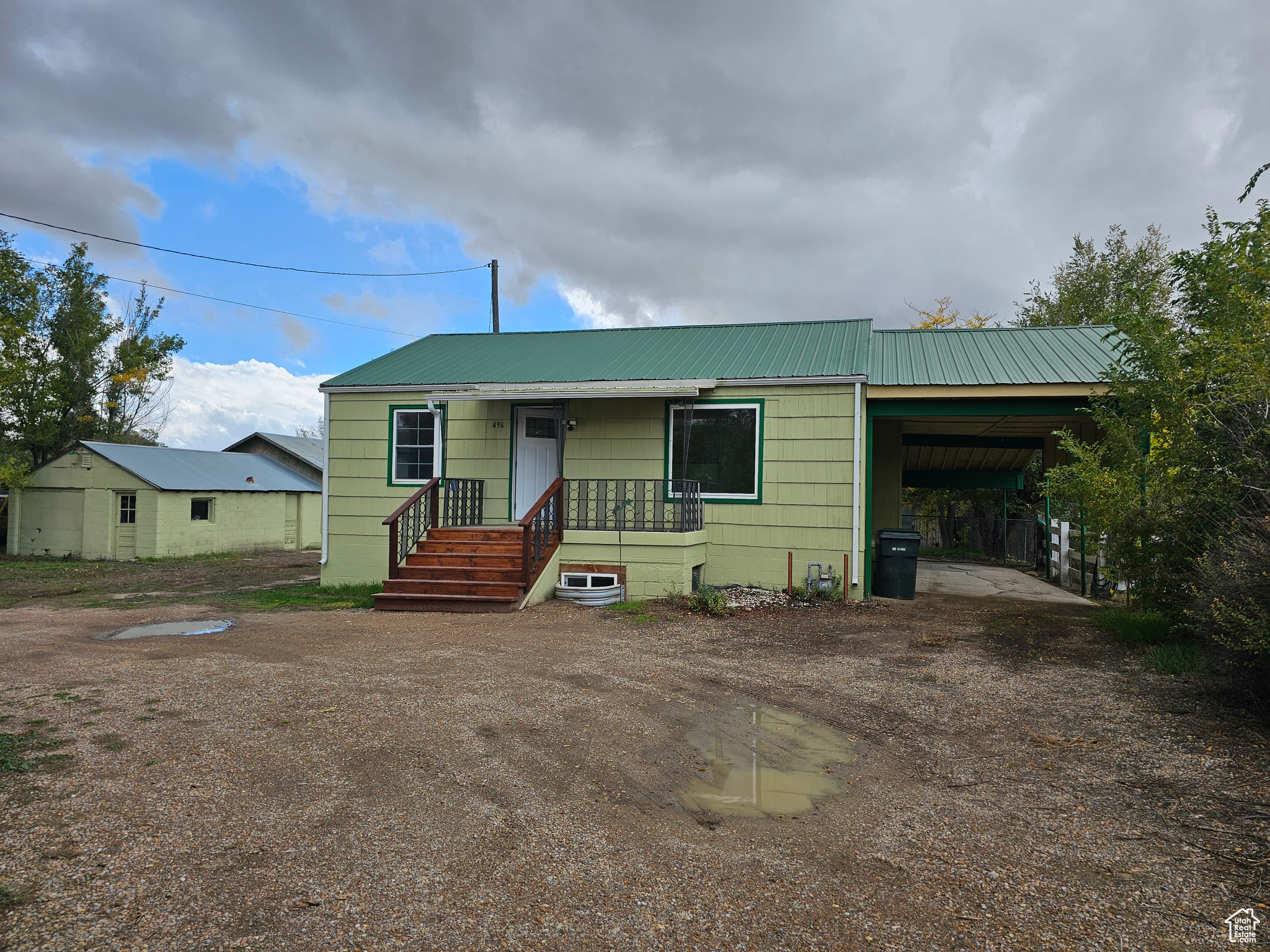 496 E MAIN ST