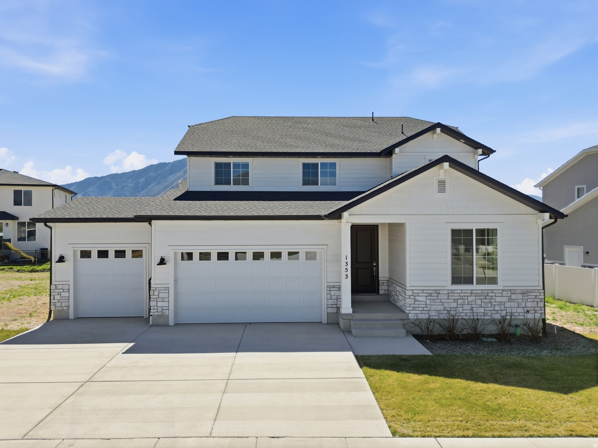 1353 W MAPLETON CT