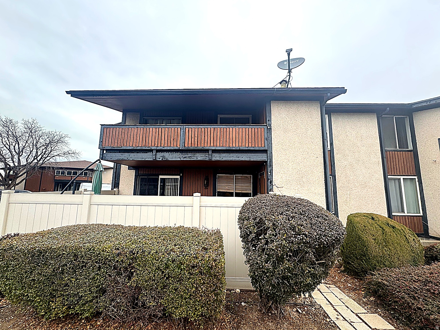 208 W GARDEN PARK