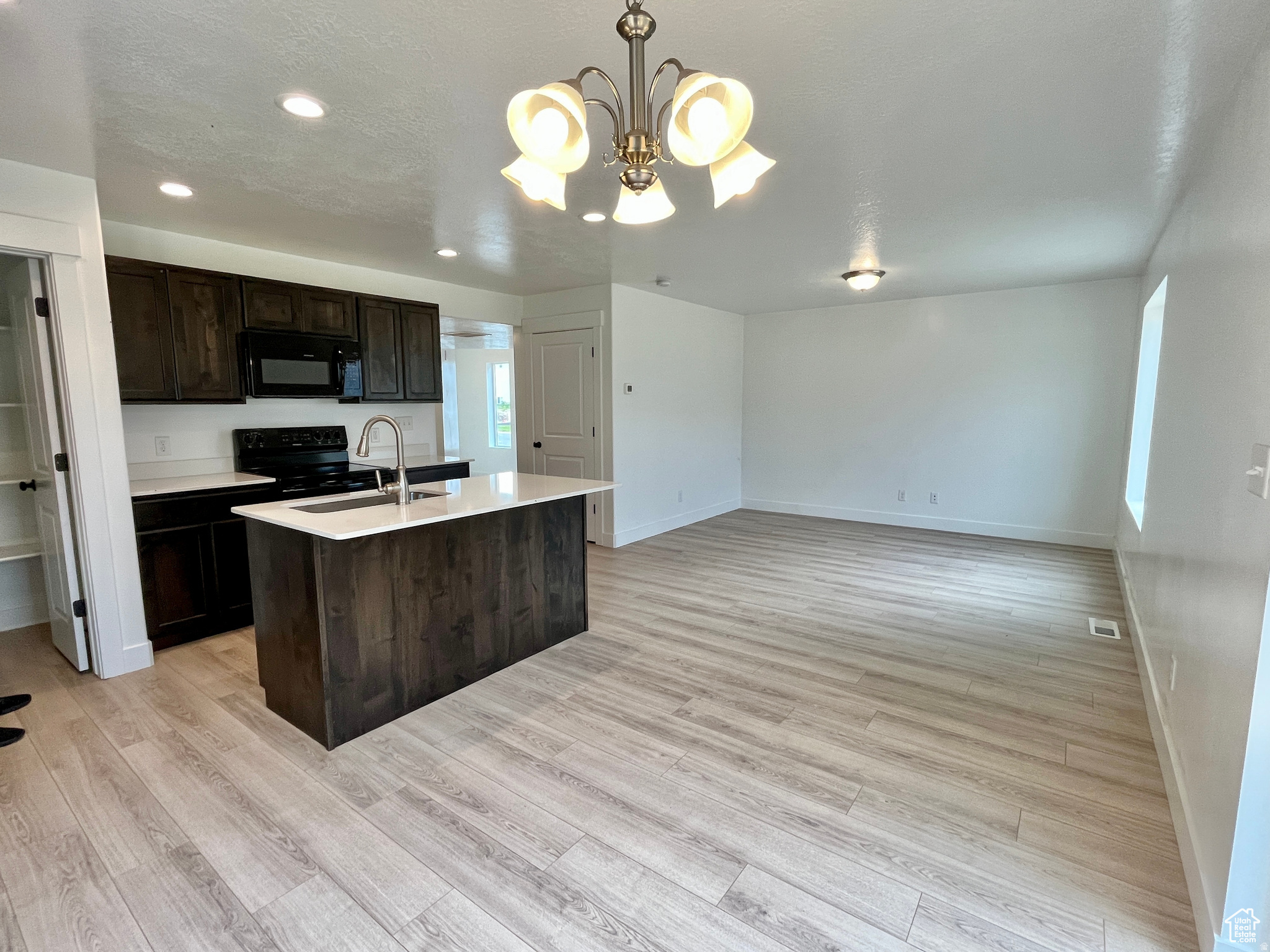 1937 S FREESTONE BLVD