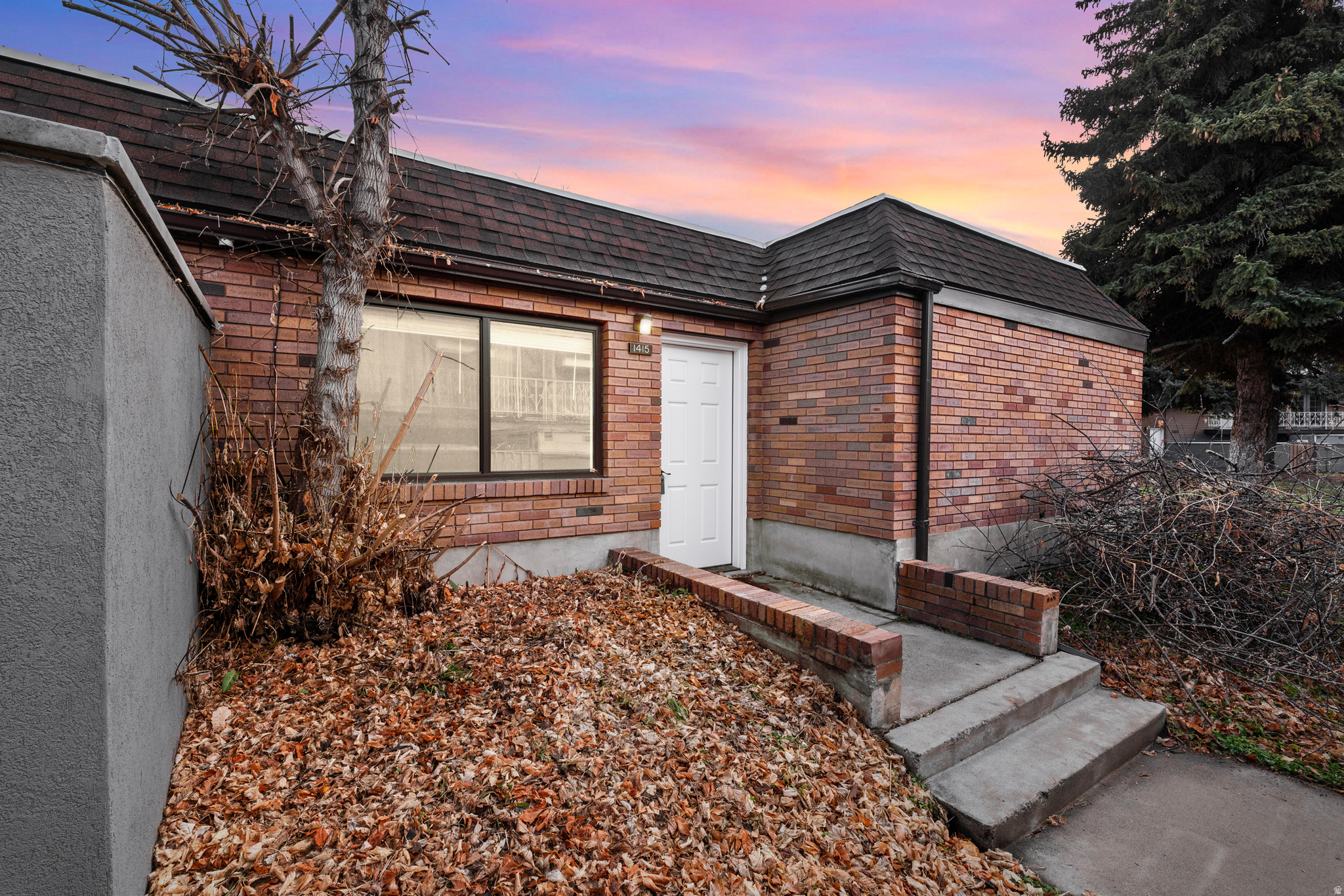 1415 W ARTHUR DR