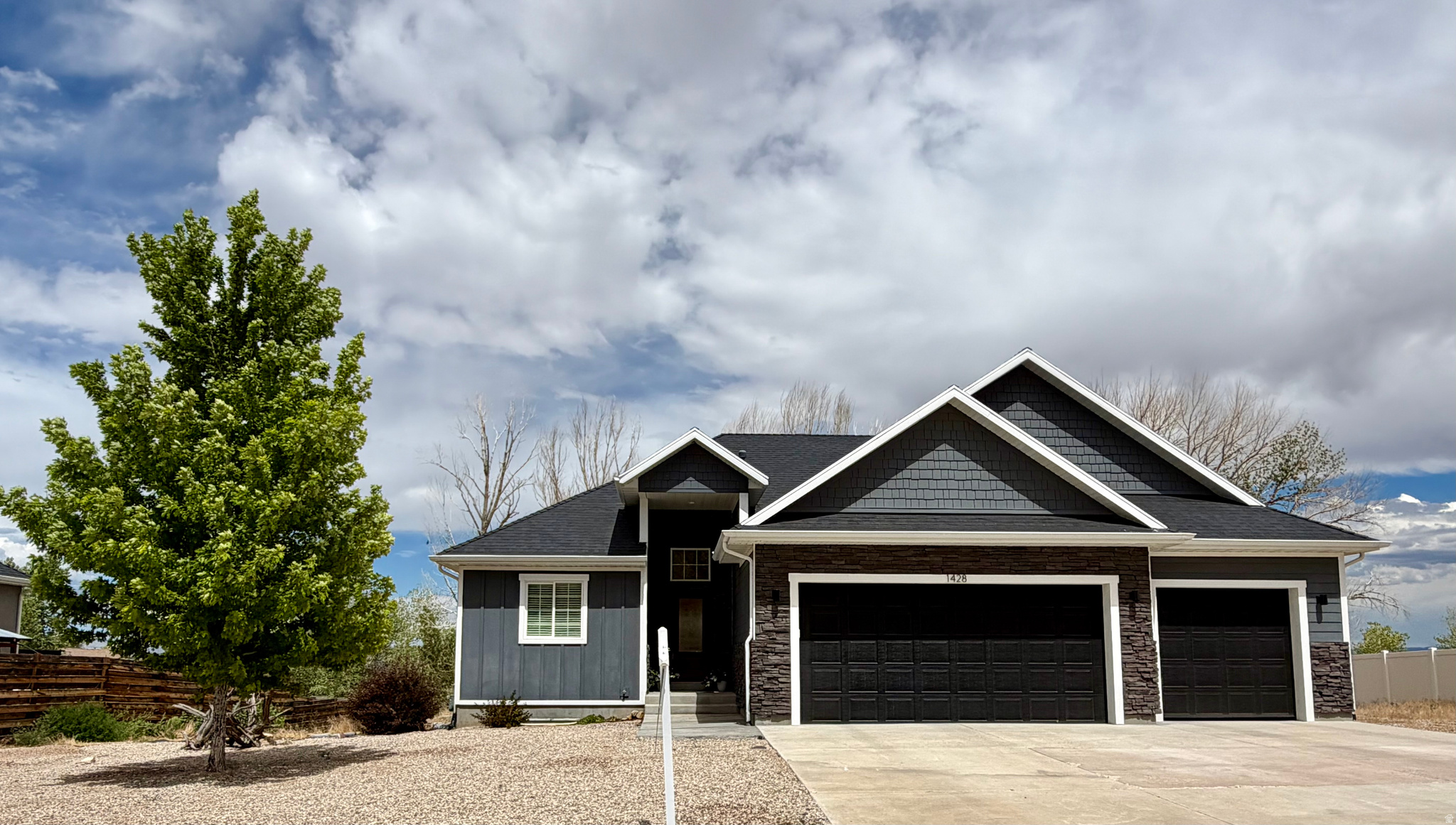 1428 N 4075 W