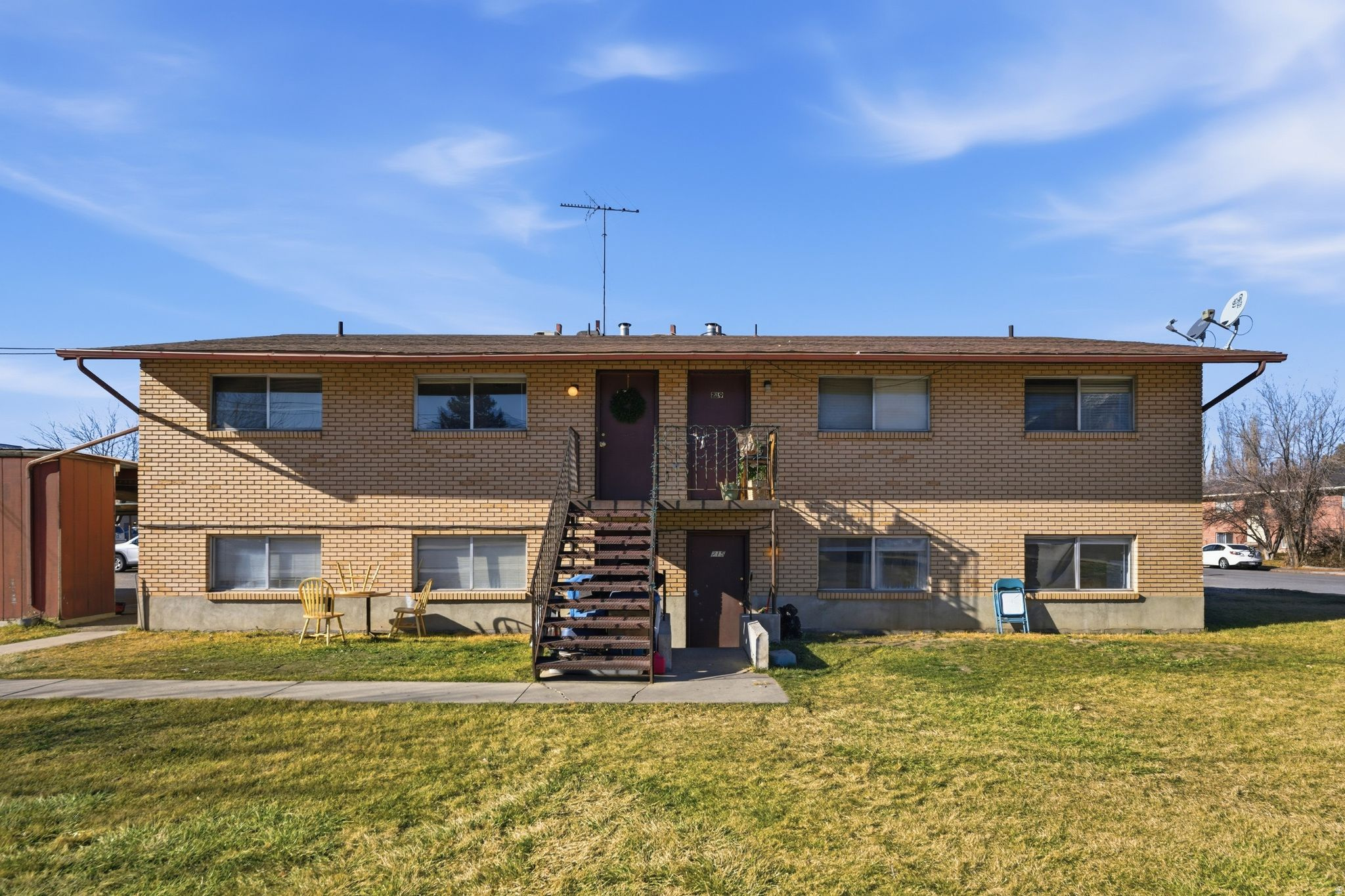 213 N GENEVA RD