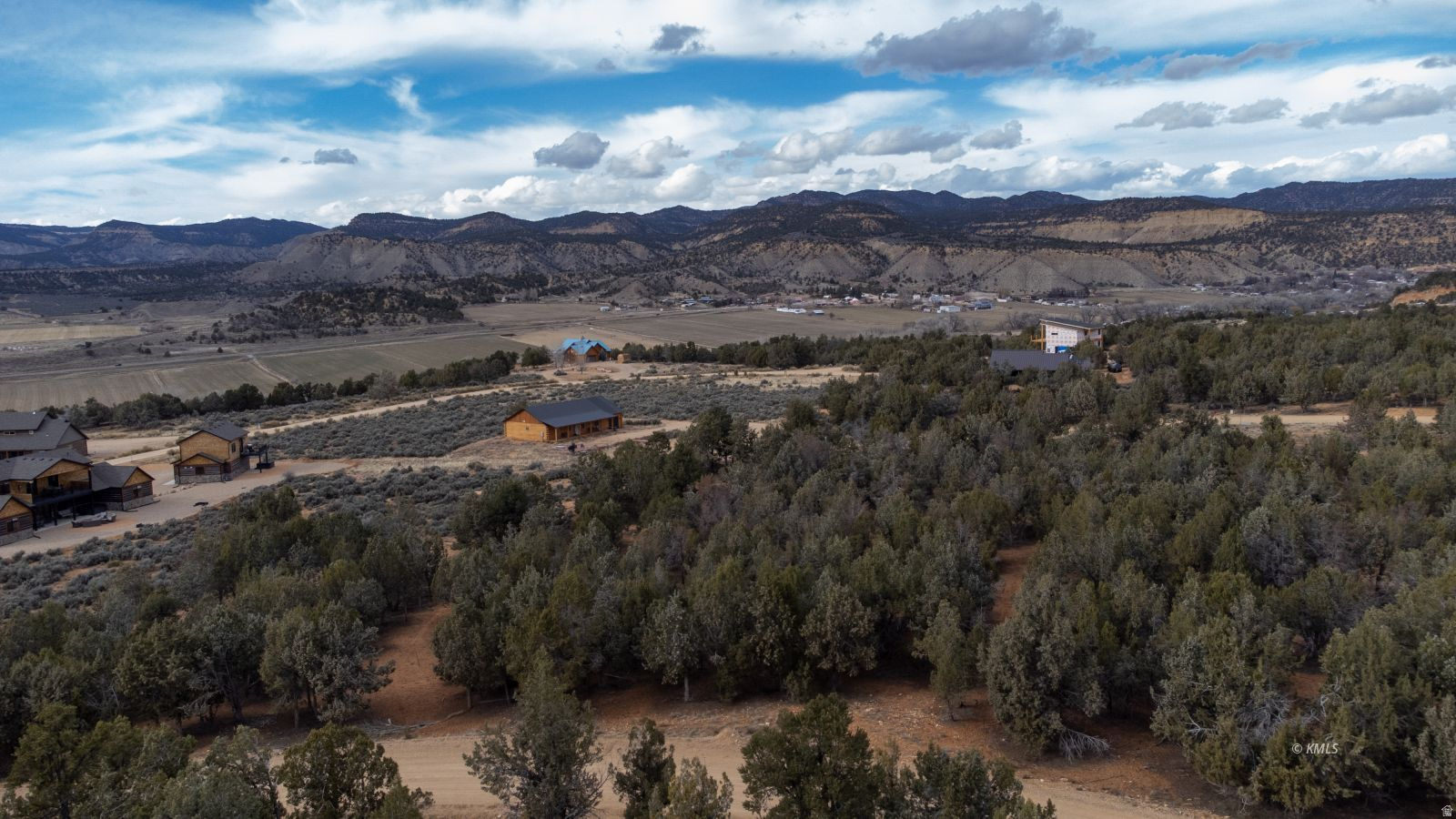 23  WHITE CLIFFS DR