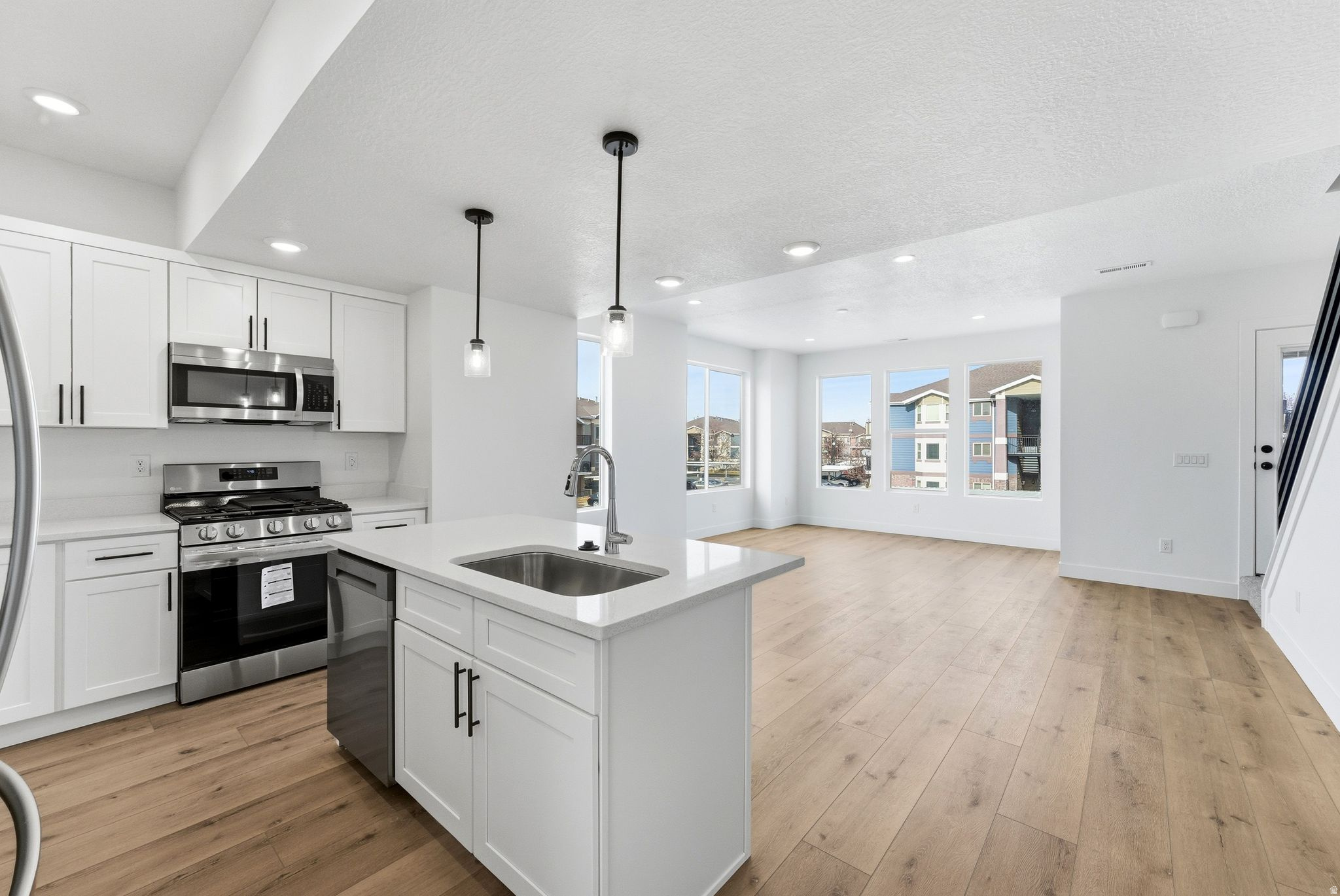 132 E CHAMBORD CT