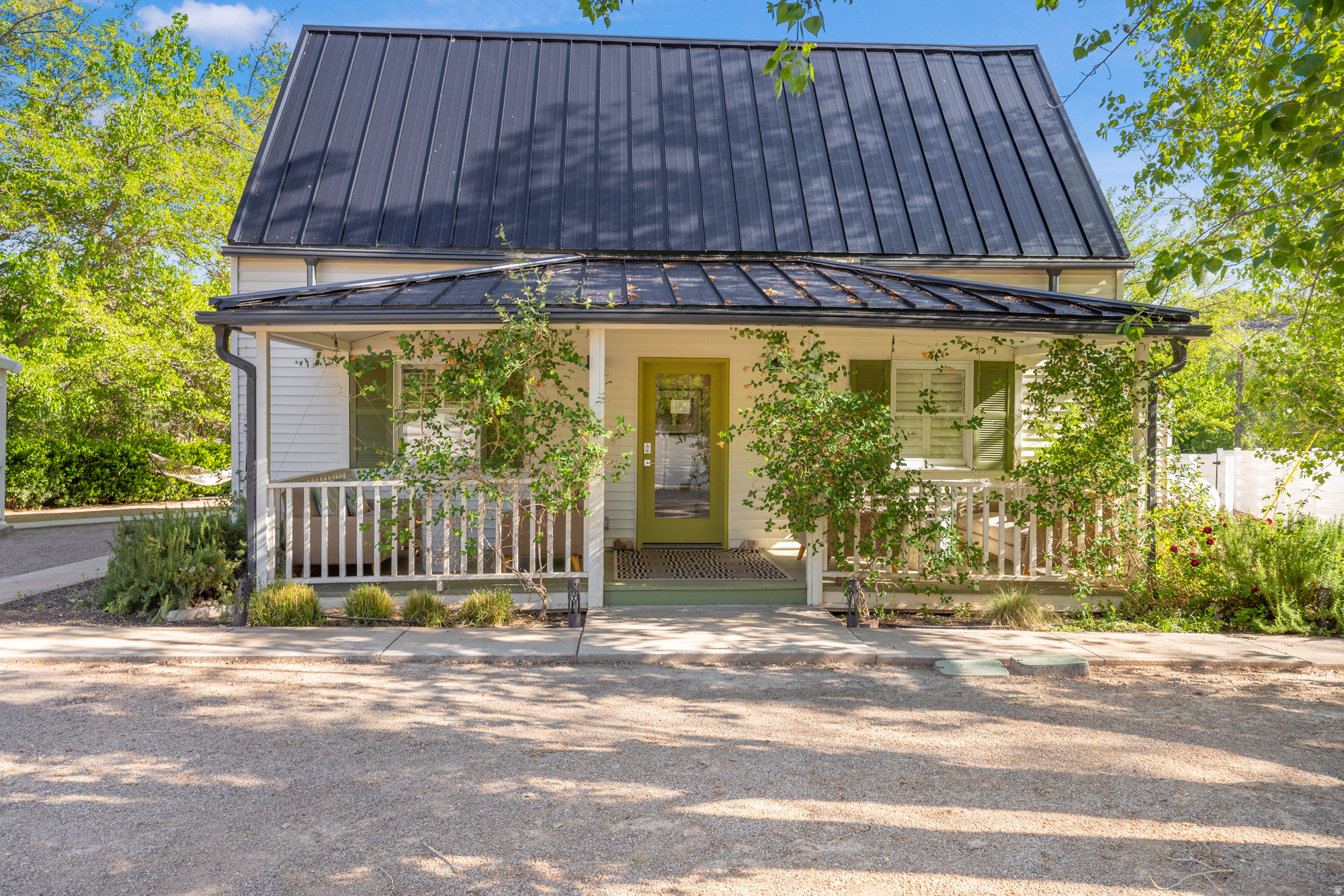 225 E MAIN ST