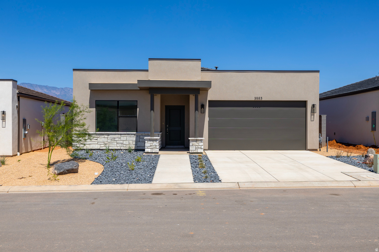 1935 S QUEENS GARDEN 4260 DR