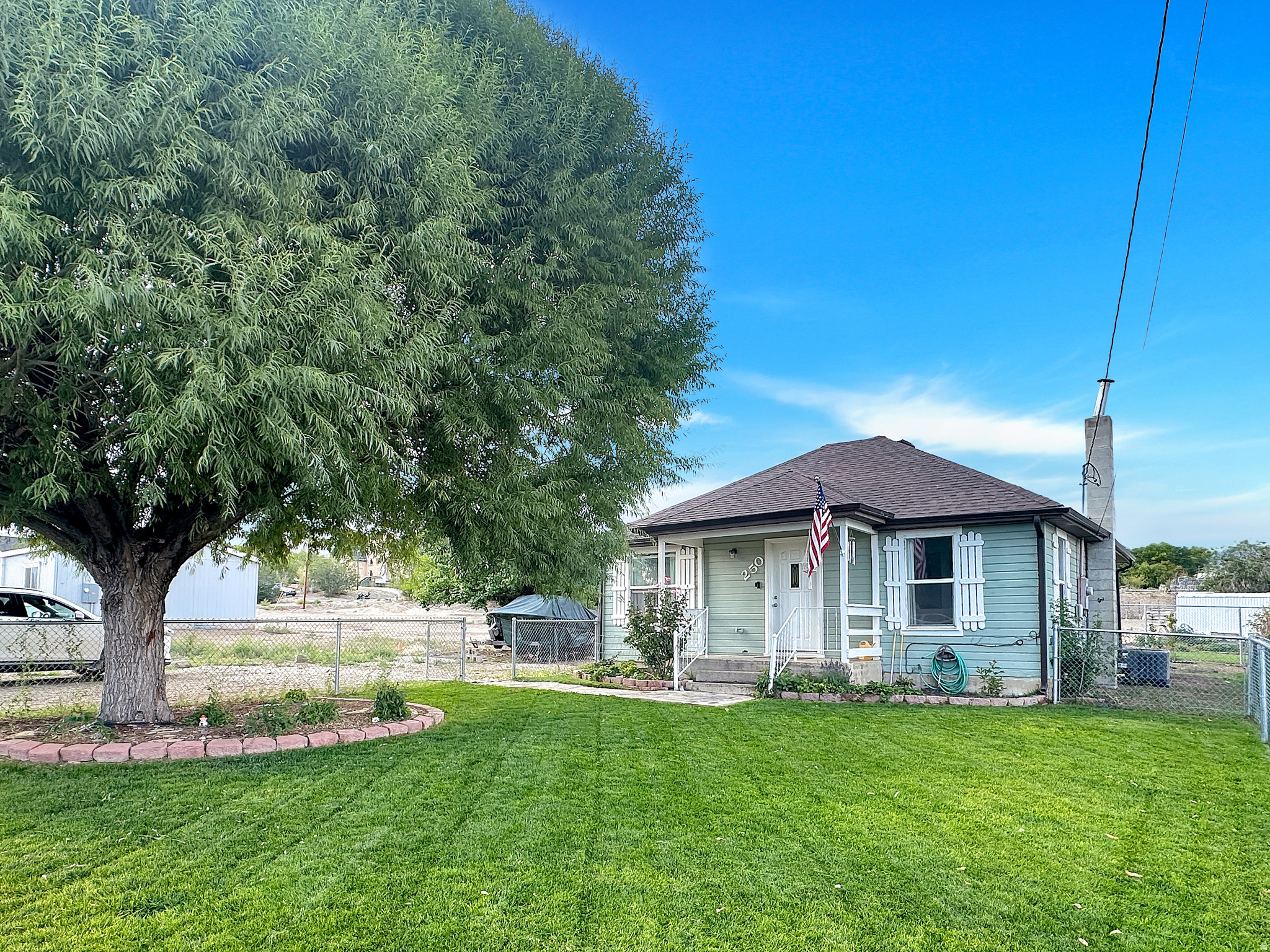 250 W MILL RD