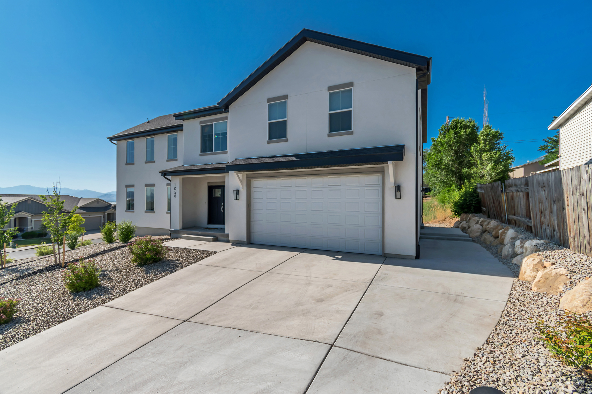 1058 W 570 N