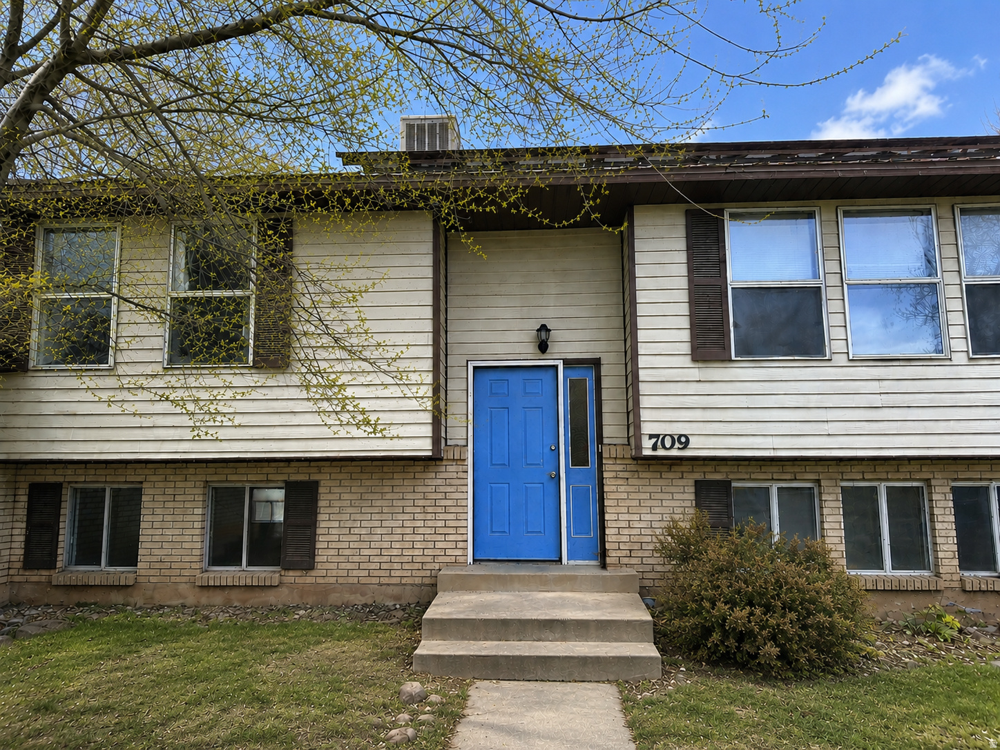 709 E 2970 S