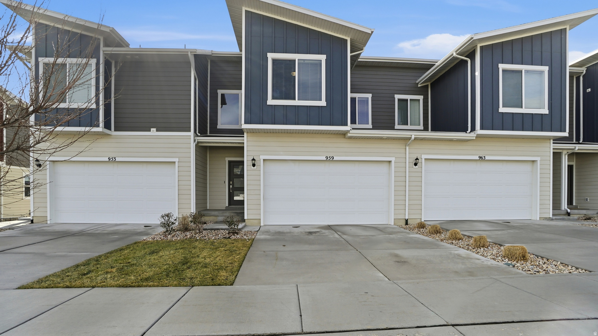 959 W LUCKY CLOVER DR