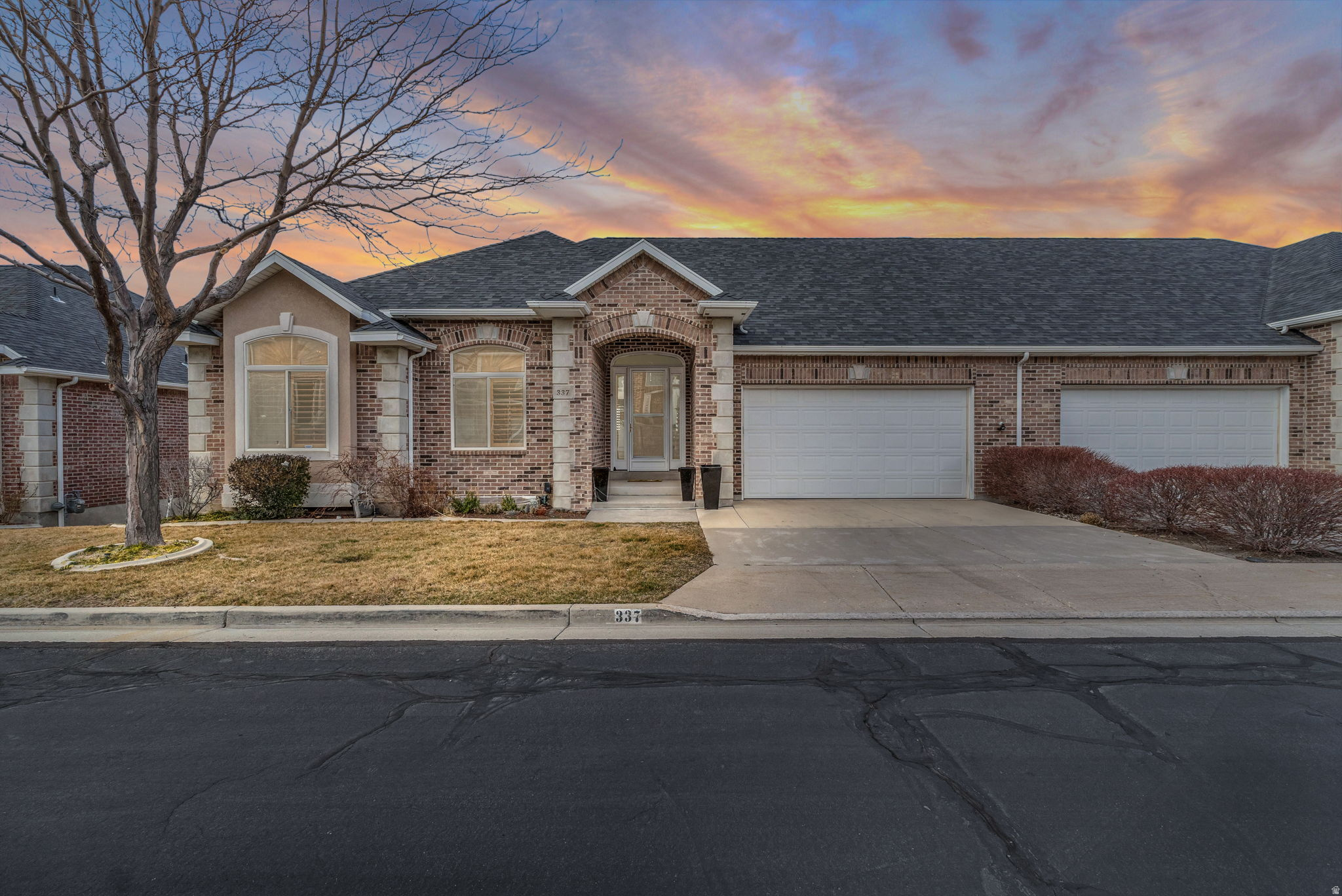 337 E BRAYDEN WAY