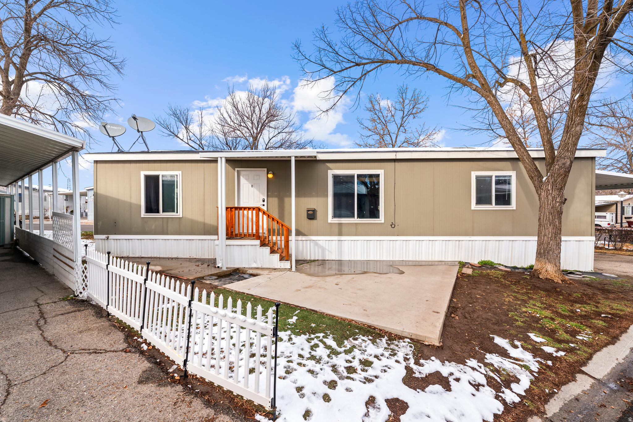 219 E DETROITER CIR