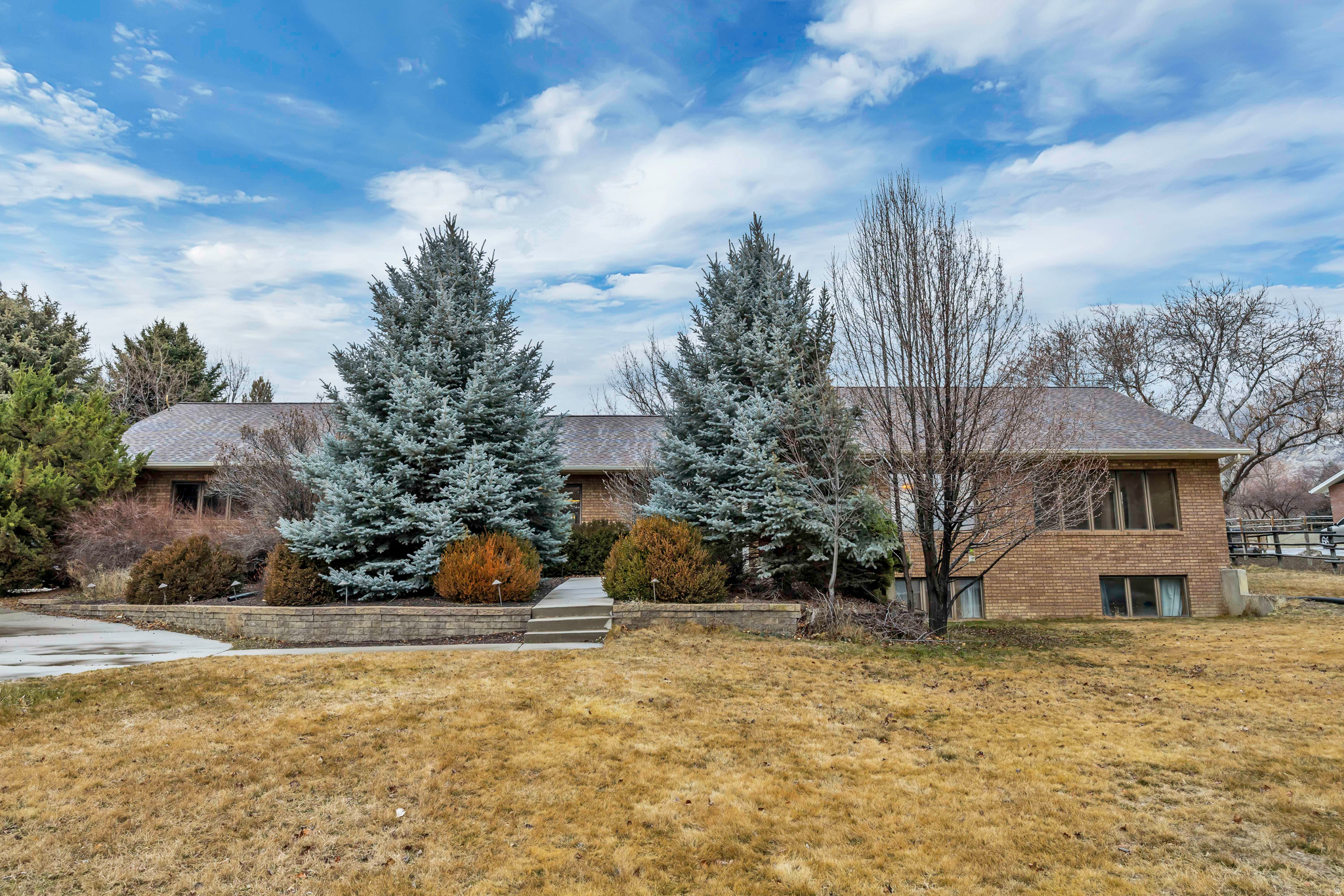 887 E VILLAGE WAY