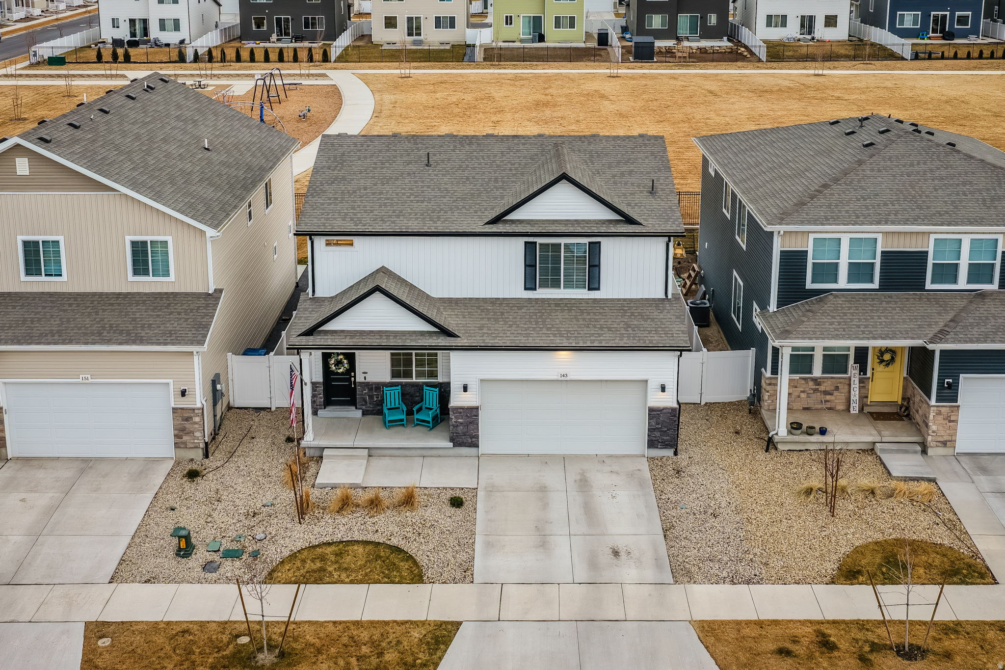 143 E ARCADE DR