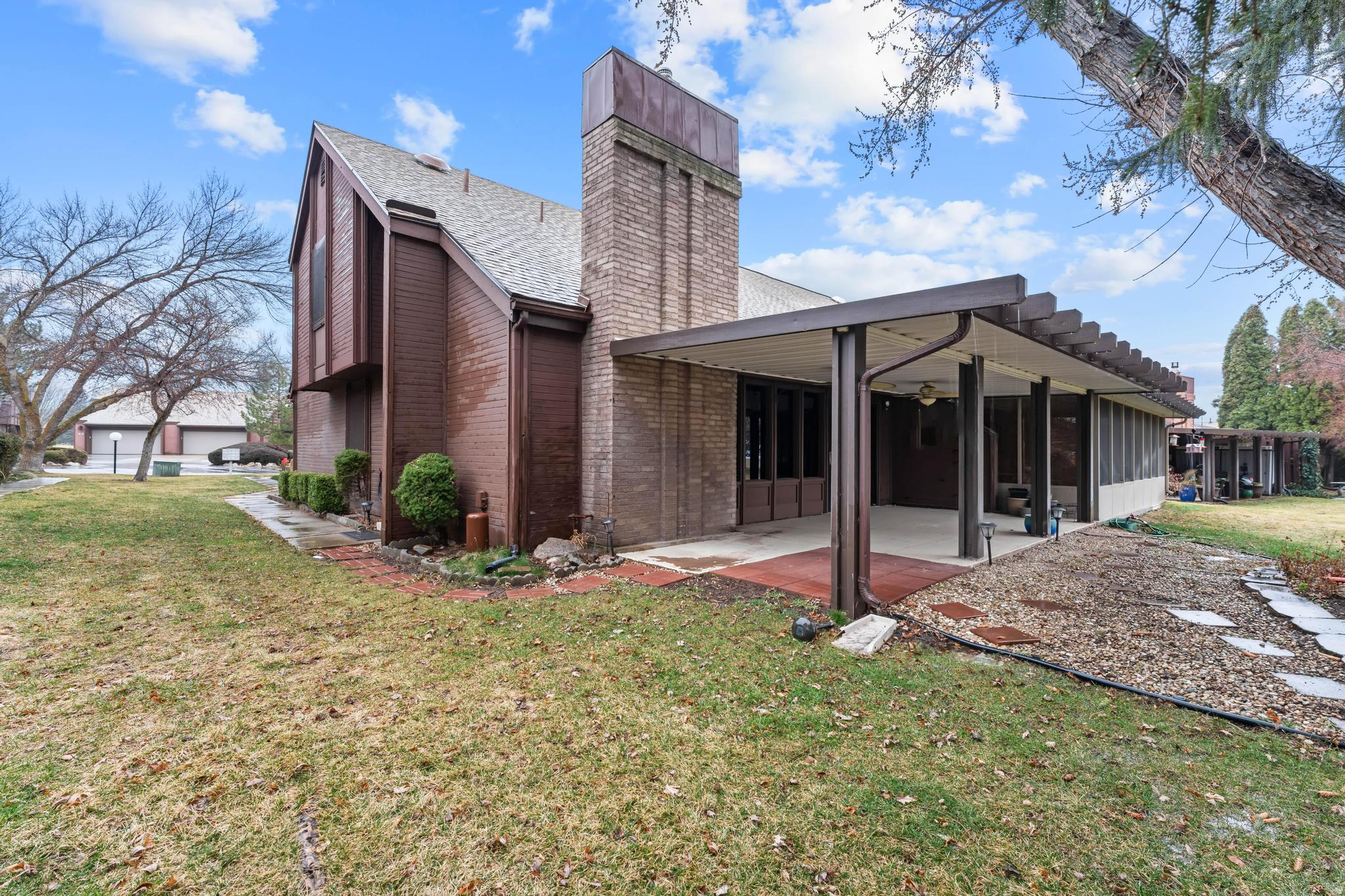 42 N WHITE BARN DR.