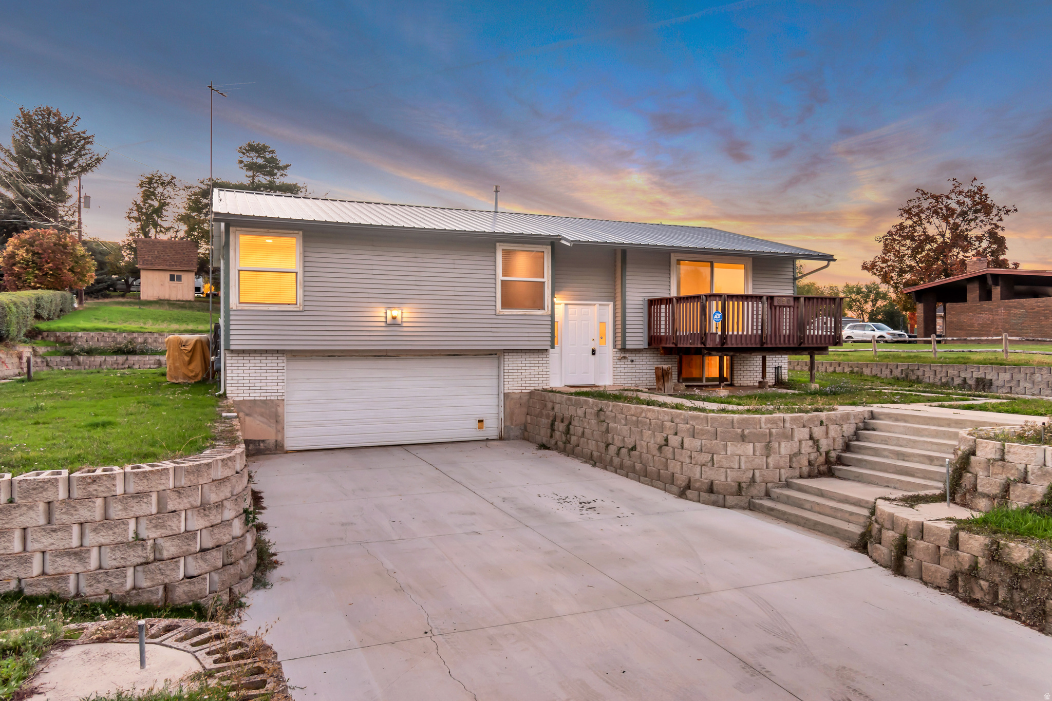 390 S SALEM DR