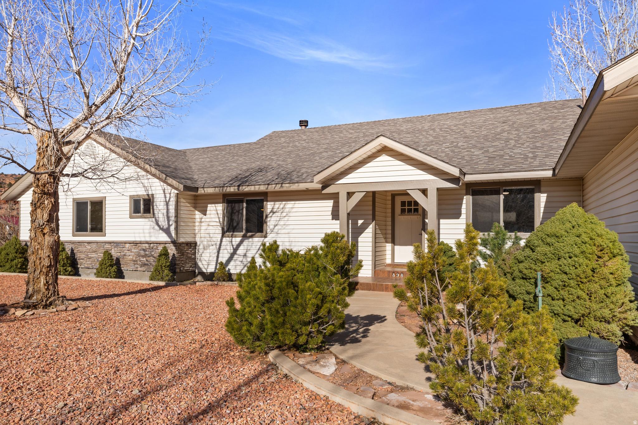 898 W GRAND CANYON DR