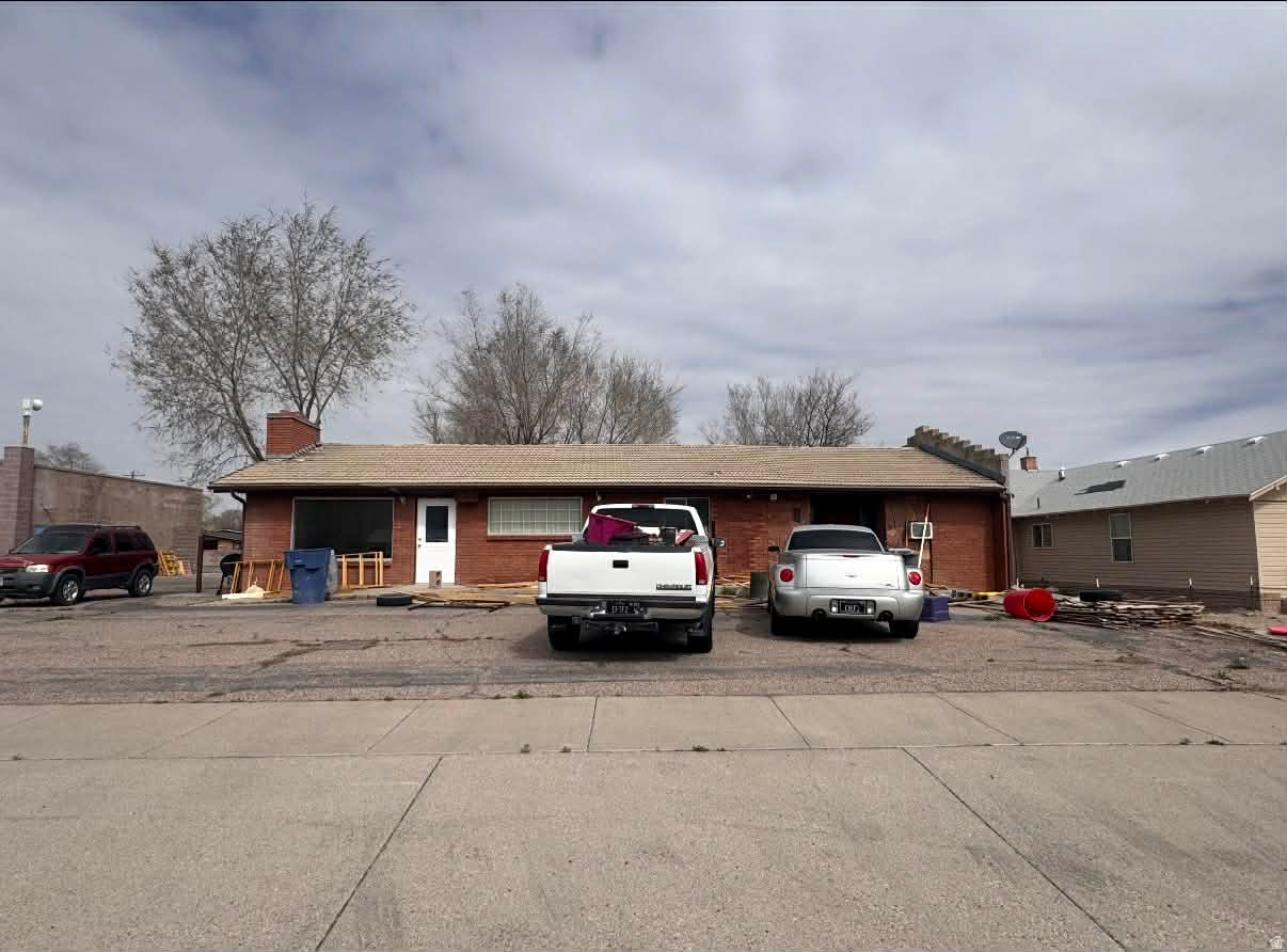 225 E MAIN ST