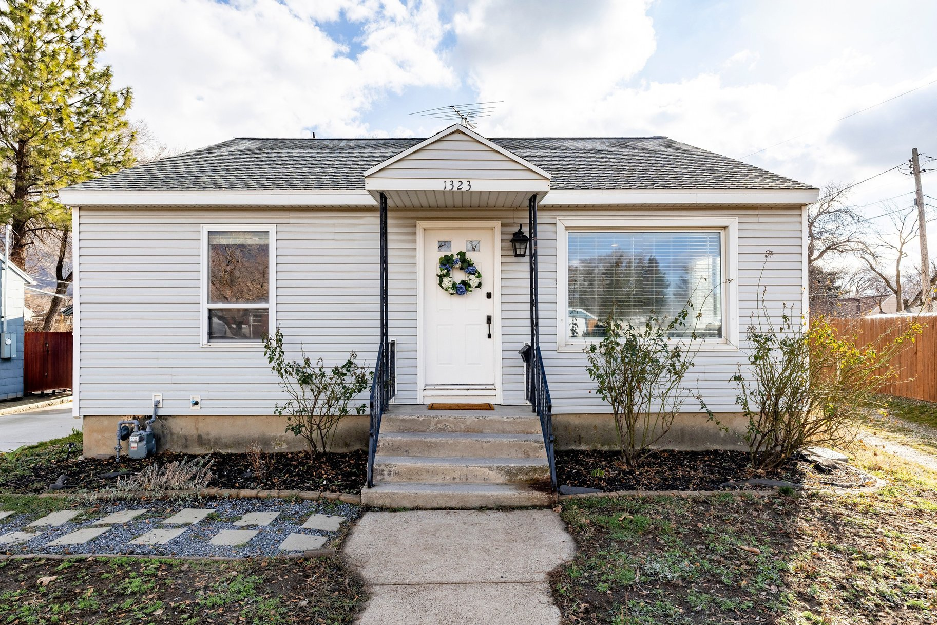 1323 E 22ND ST