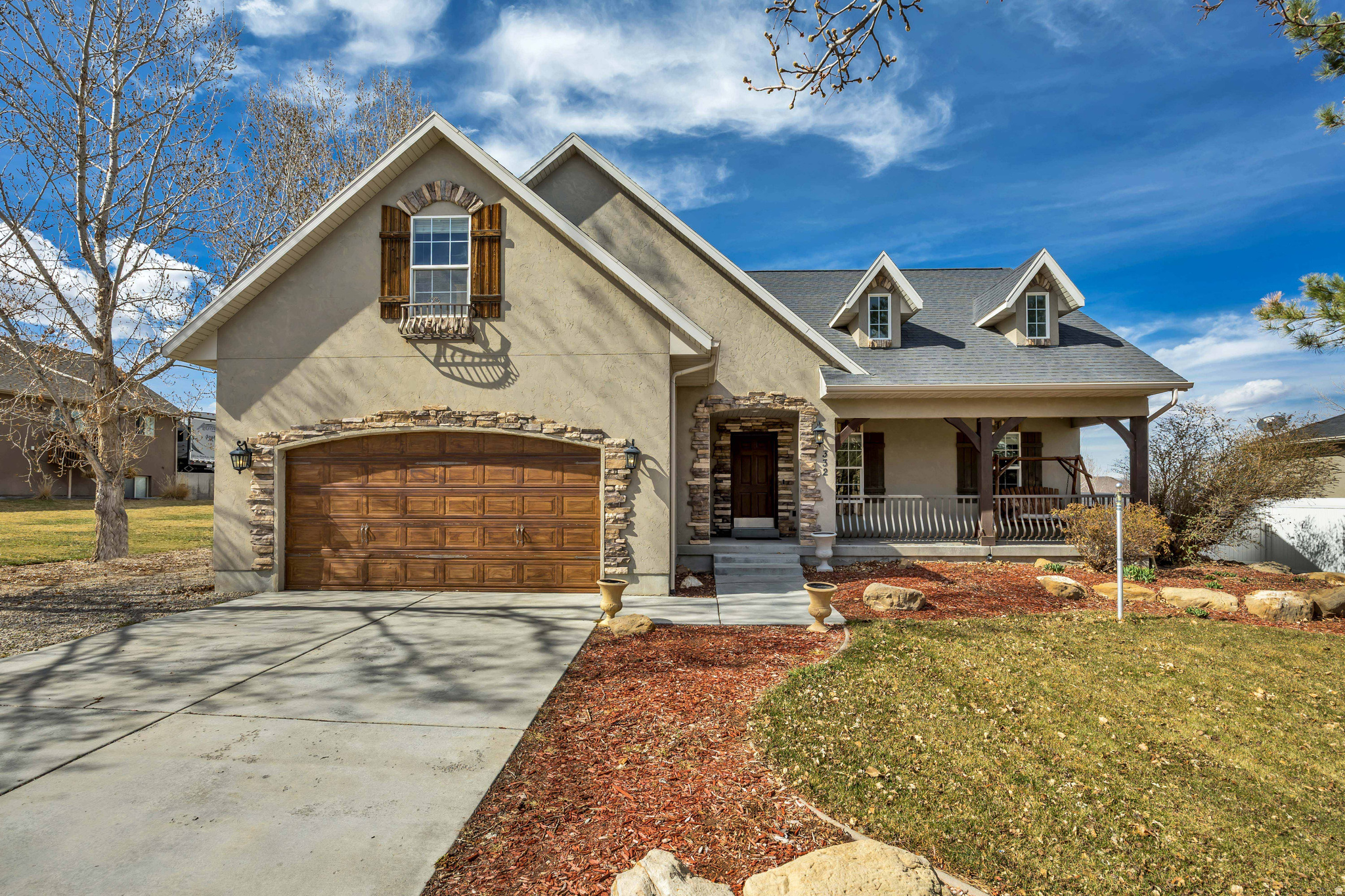 332 W HILLSIDE DR