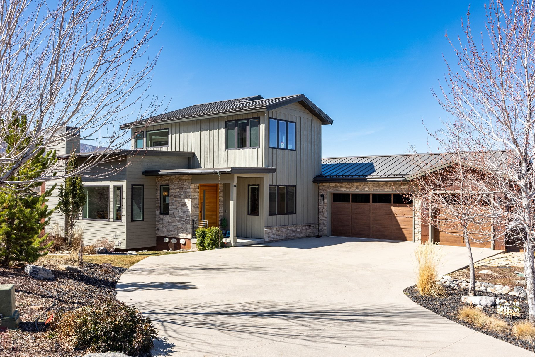 806 S SUMMIT CREEK DR