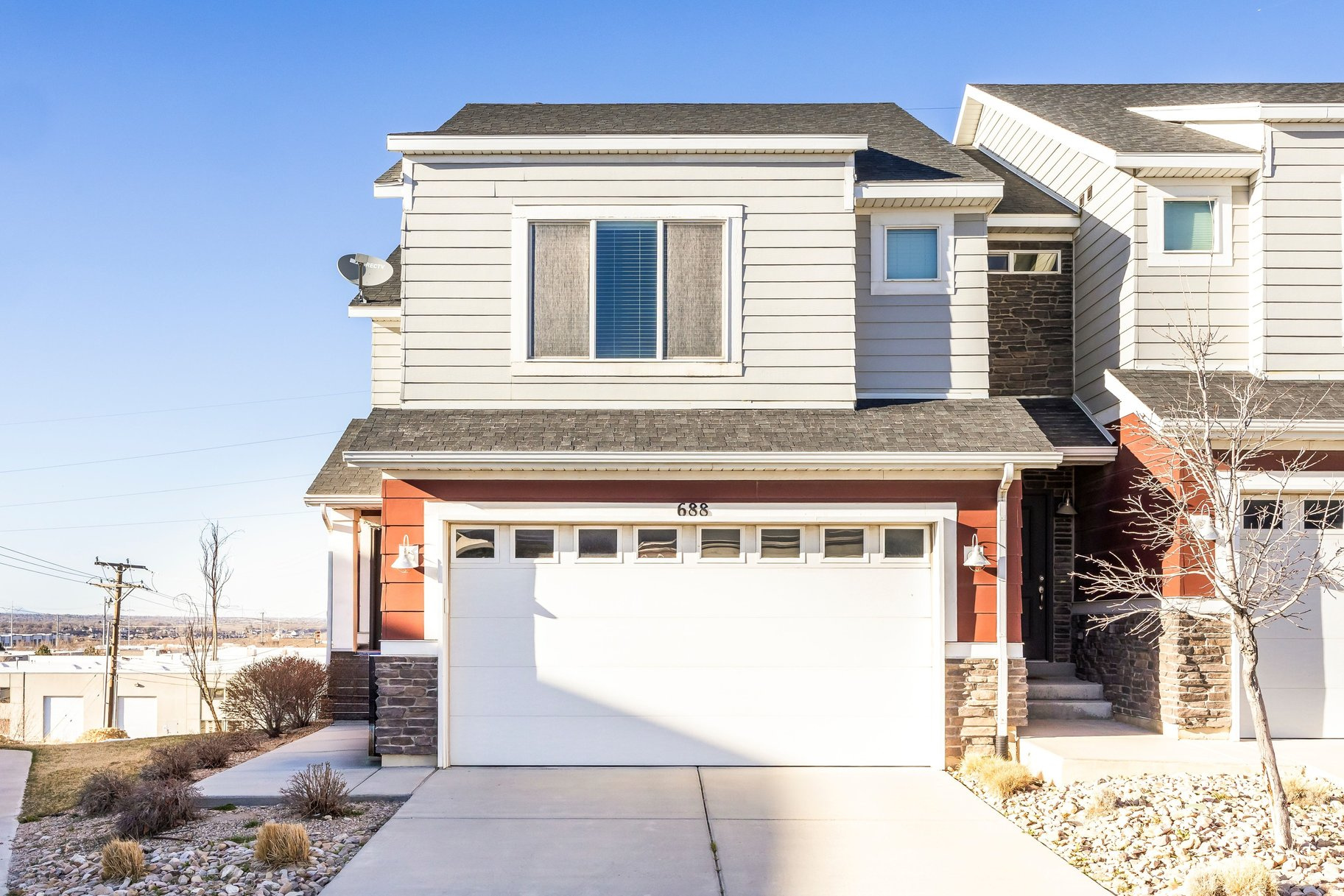 688 W GALLANT DR