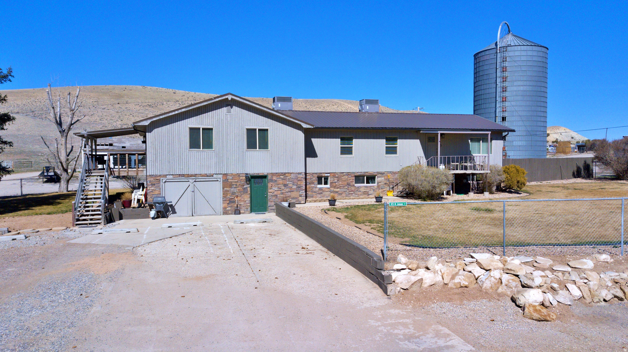 315 E JENSEN LN