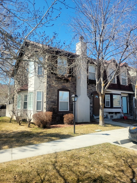 902 E HAMLET CIR