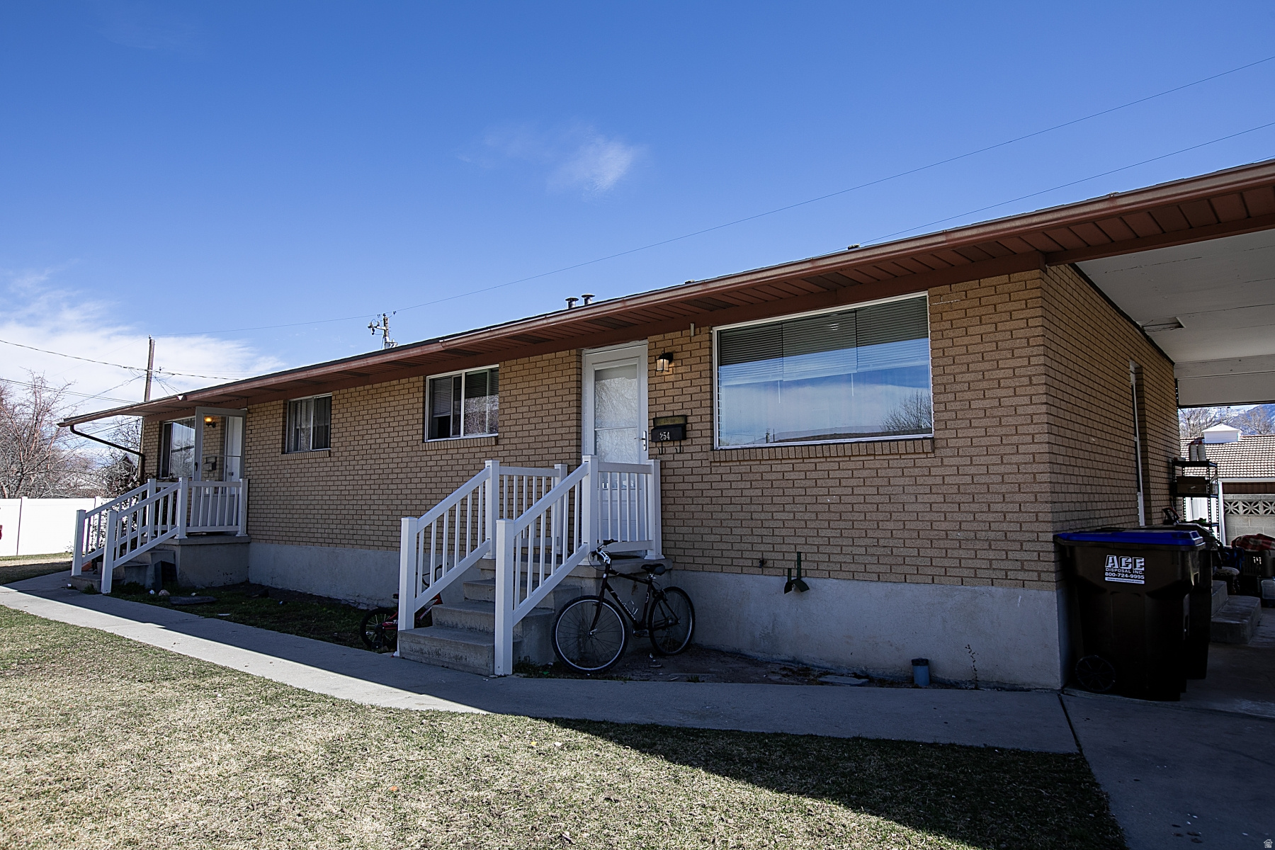 254 W PIONEER CIR