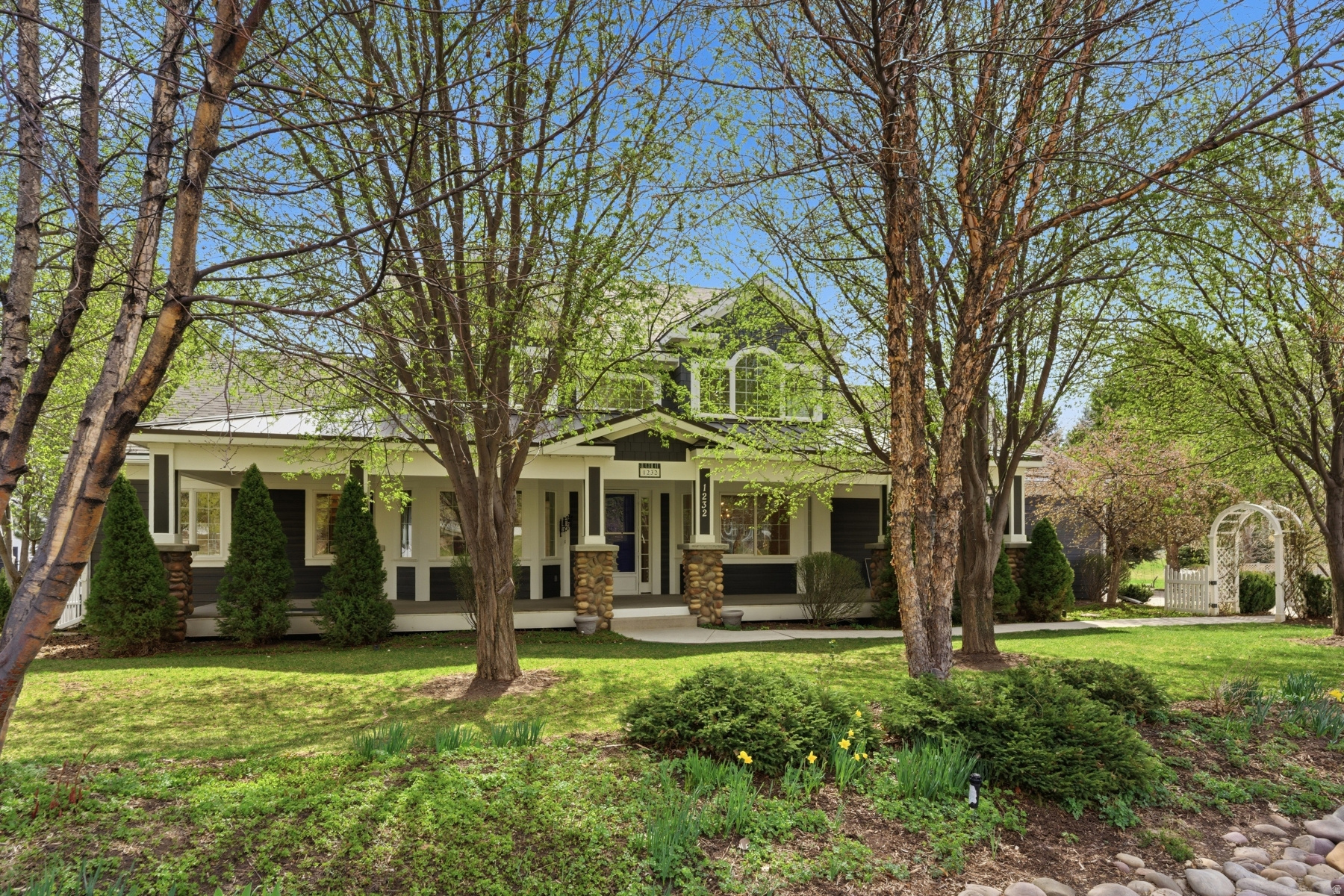 1232 N DUTCH FIELDS PKWY
