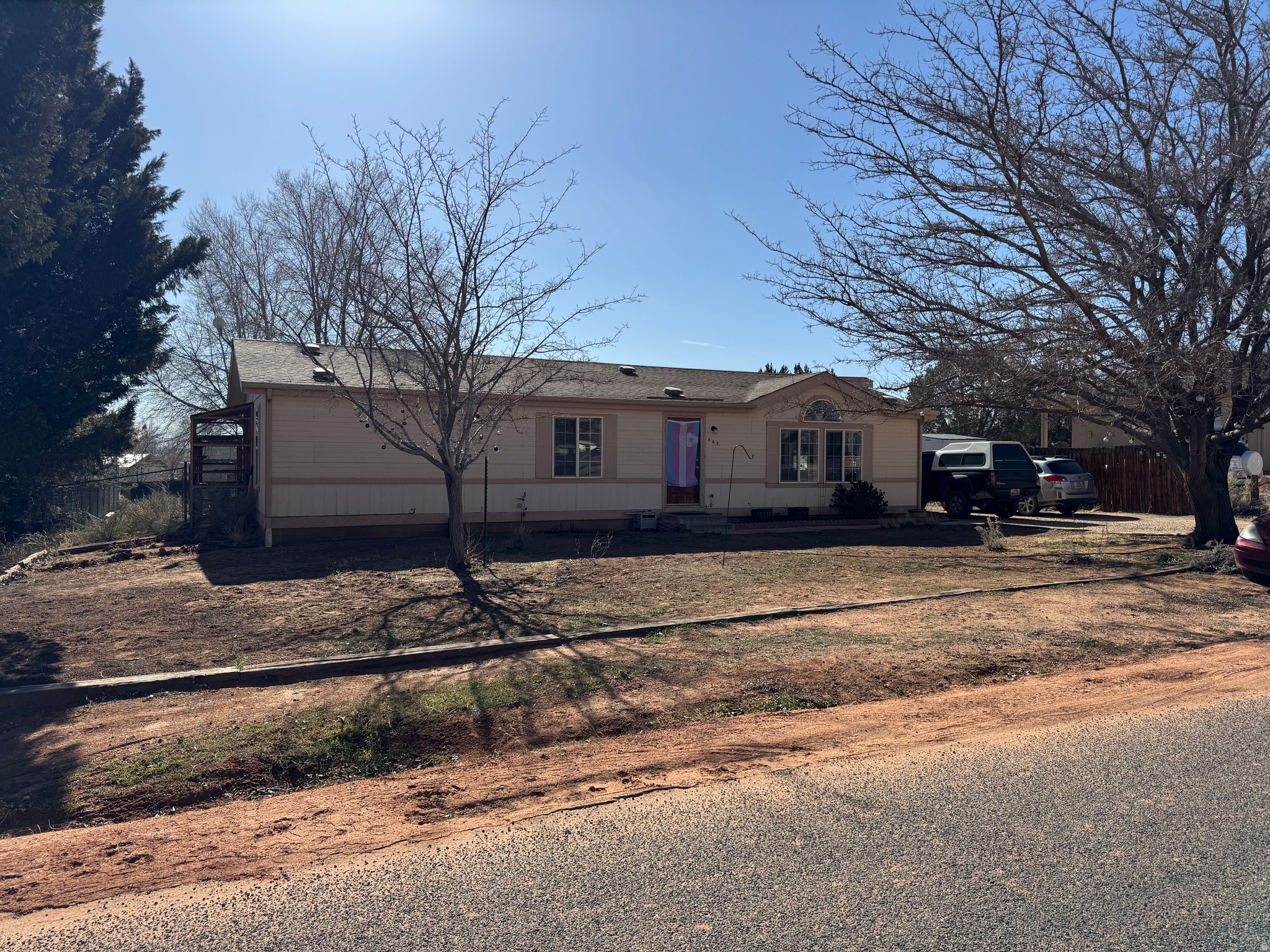 445 W VANCE DR