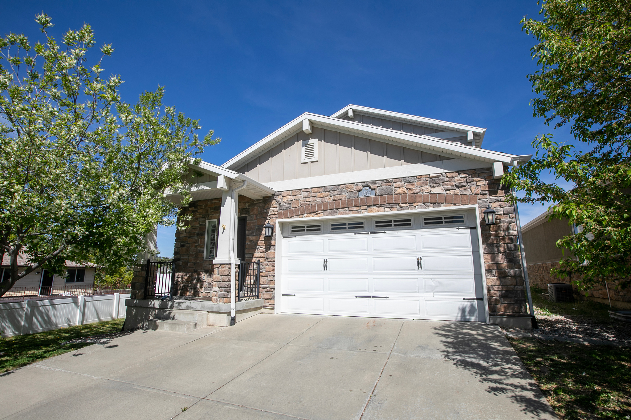 1203 E ROMA DR