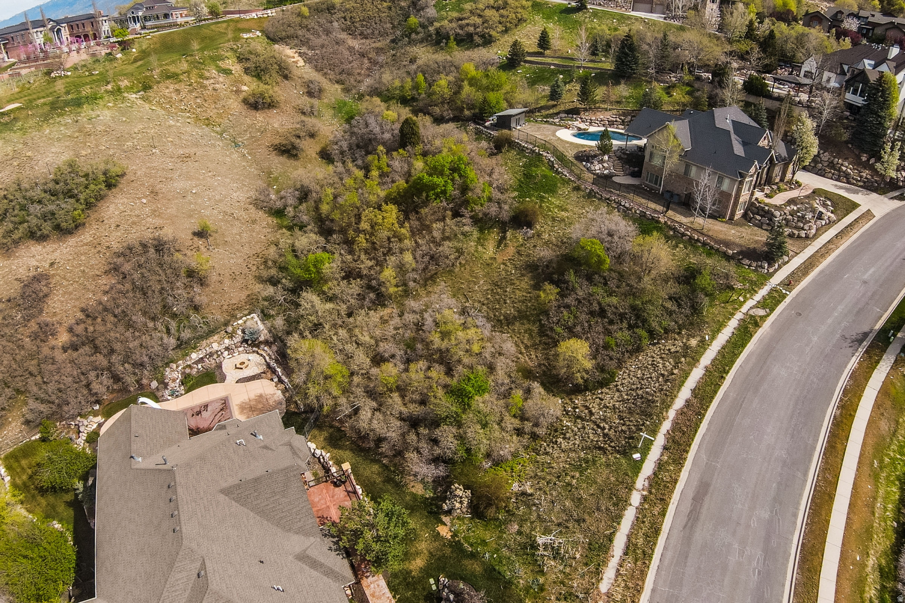 367 E HIDDEN LAKE DR